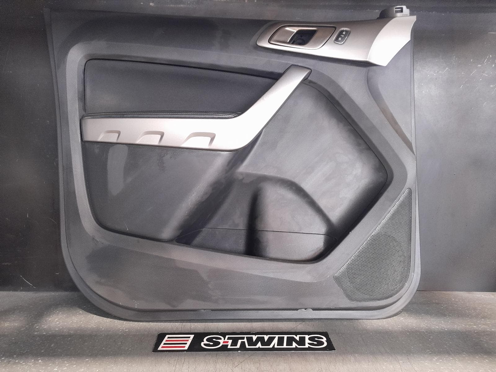 Used auto part listing image: 2020 FORD RANGER DOOR TRIM PX SERIES 2-3, LH FRONT, DUAL CAB, XLT, 06/15-04/22 0000346884