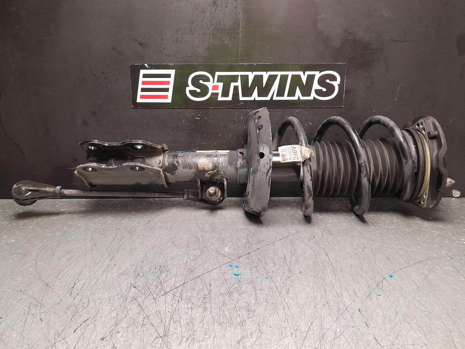 Used auto part listing image: 2017 HOLDEN ASTRA LEFT FRONT STRUT BL, 05/17-12/20 0000363428