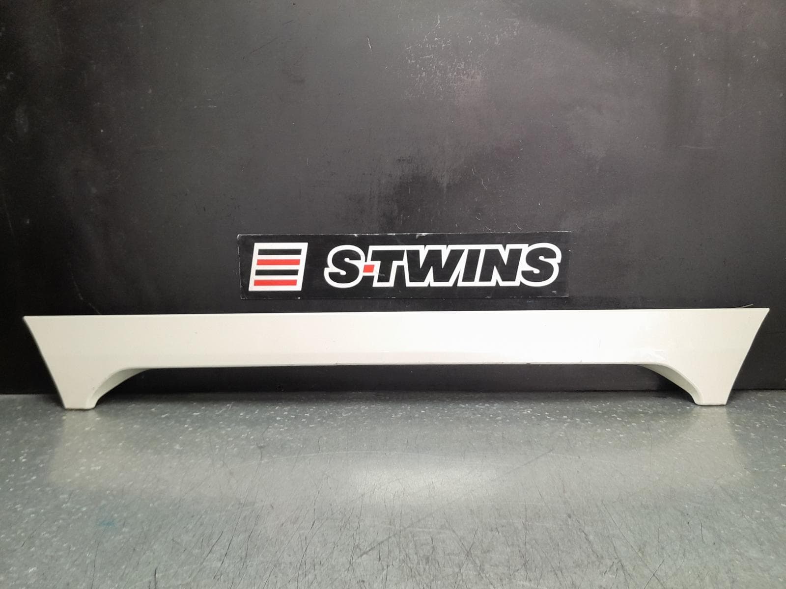 Used auto part listing image: 2015 SUBARU LIBERTY REAR GARNISH BOOTLID GARNISH (CENTRE), 6TH GEN, COLOUR CODED, W/ CAMERA TYPE, 08/14-04/21 0000347321