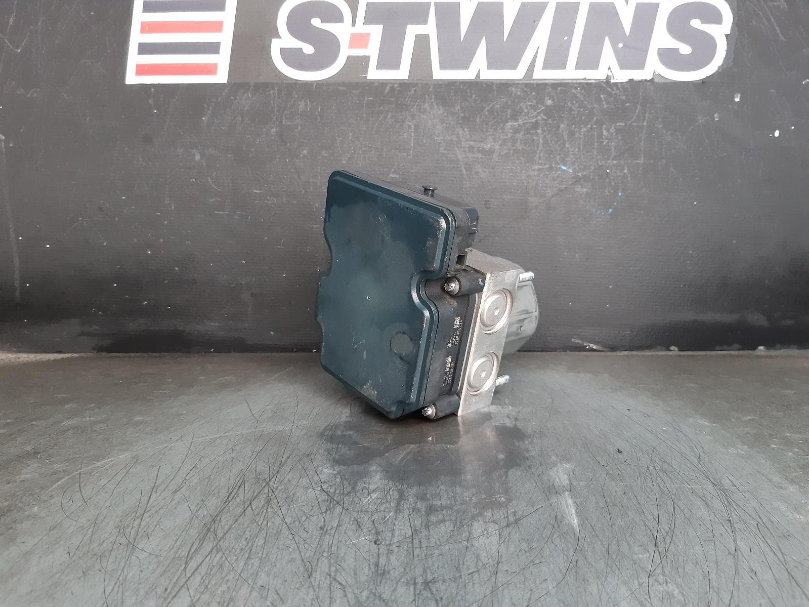 Used auto part listing image: 2016 HONDA CRV ABS PUMP MODULATOR RM, P/N 57111T1BQ01, 11/12-04/17 0000348190