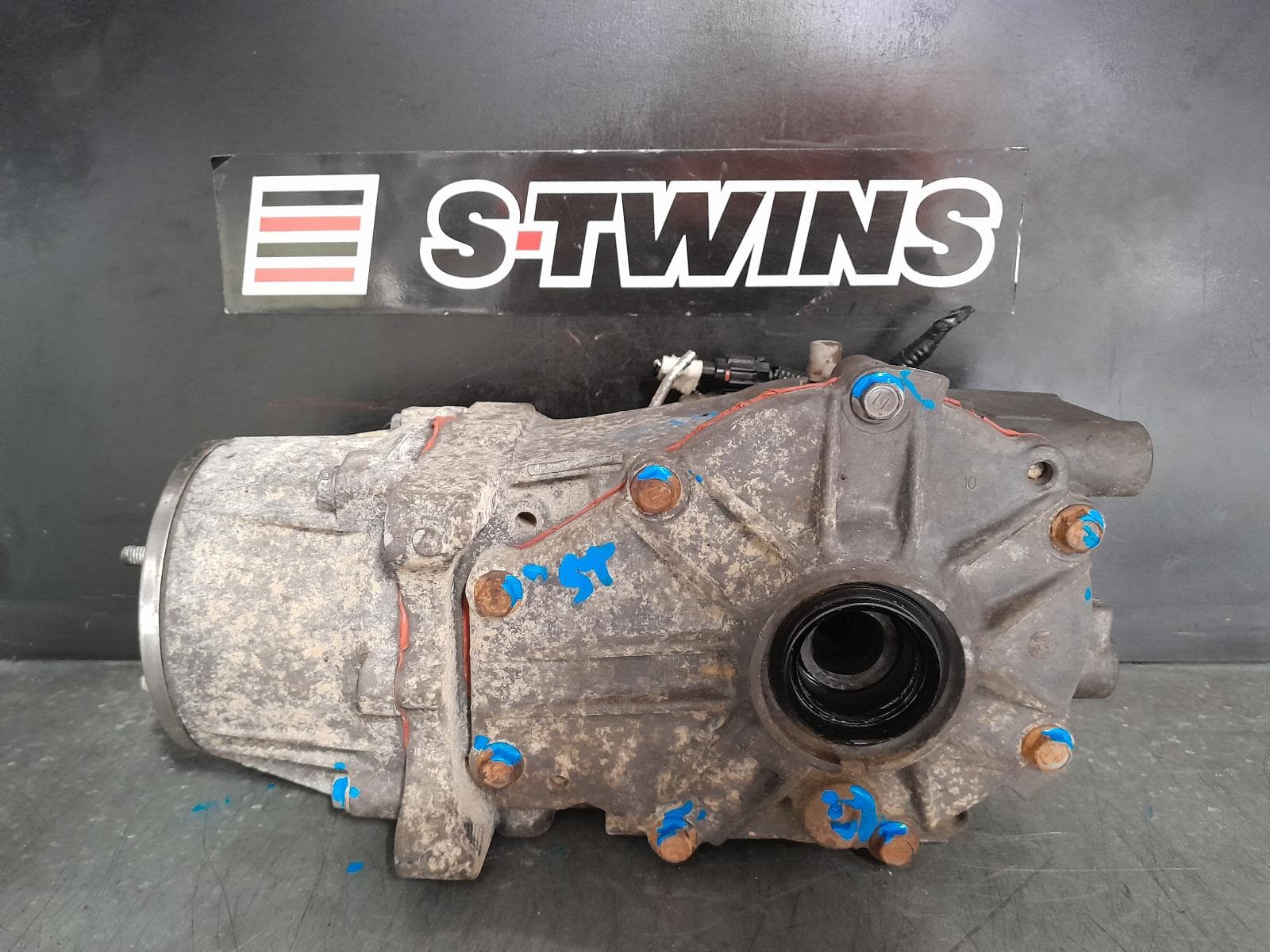 Used auto part listing image: 2014 TOYOTA RAV4 DIFFERENTIAL CENTRE REAR, XA40, 2.277 RATIO, 12/12-12/18 0000366408