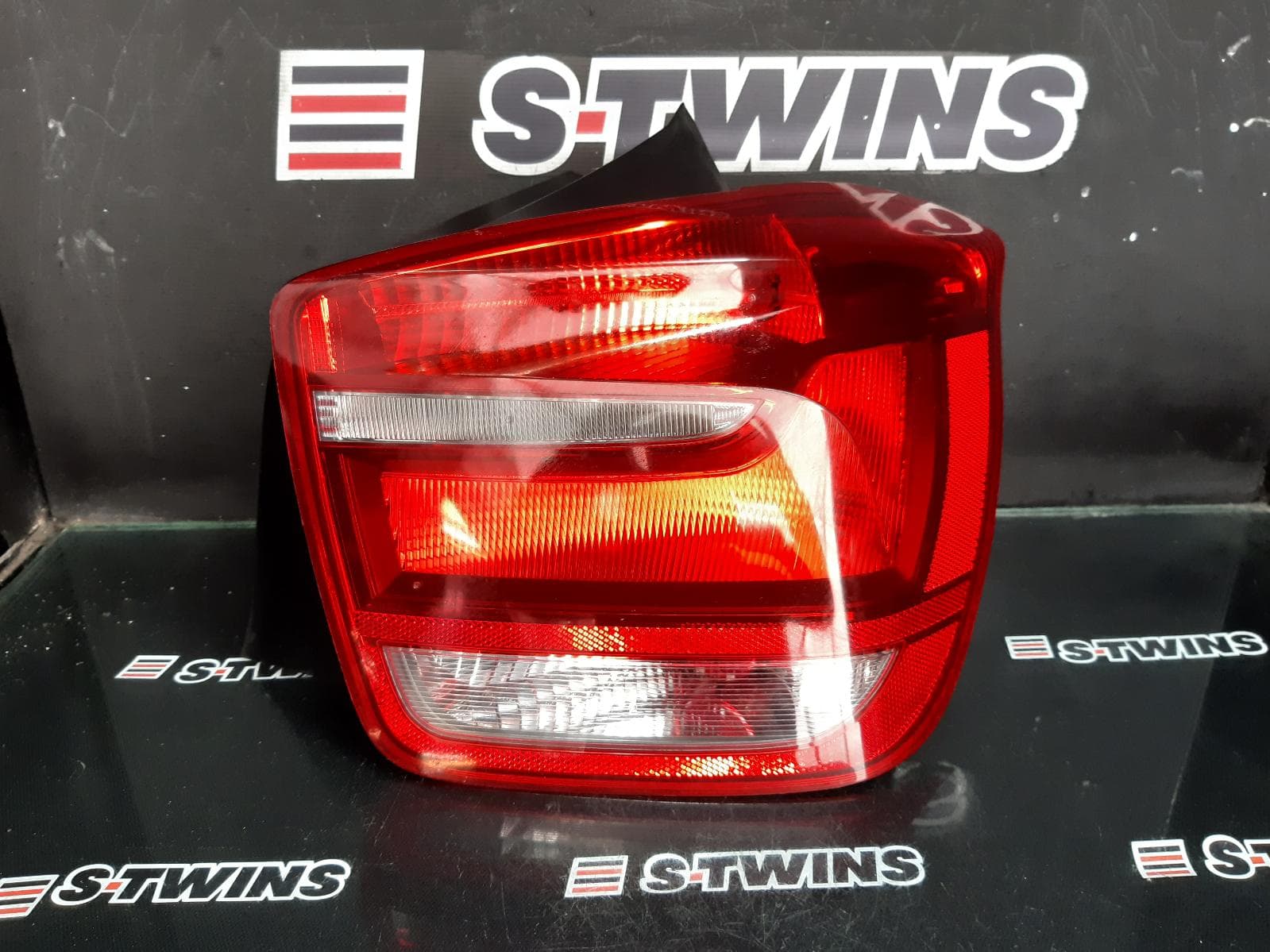 Used auto part listing image: 2012 BMW 1 SERIES RIGHT TAILLIGHT F20, HATCH, NON LED TYPE, 06/11-03/15 0000348469