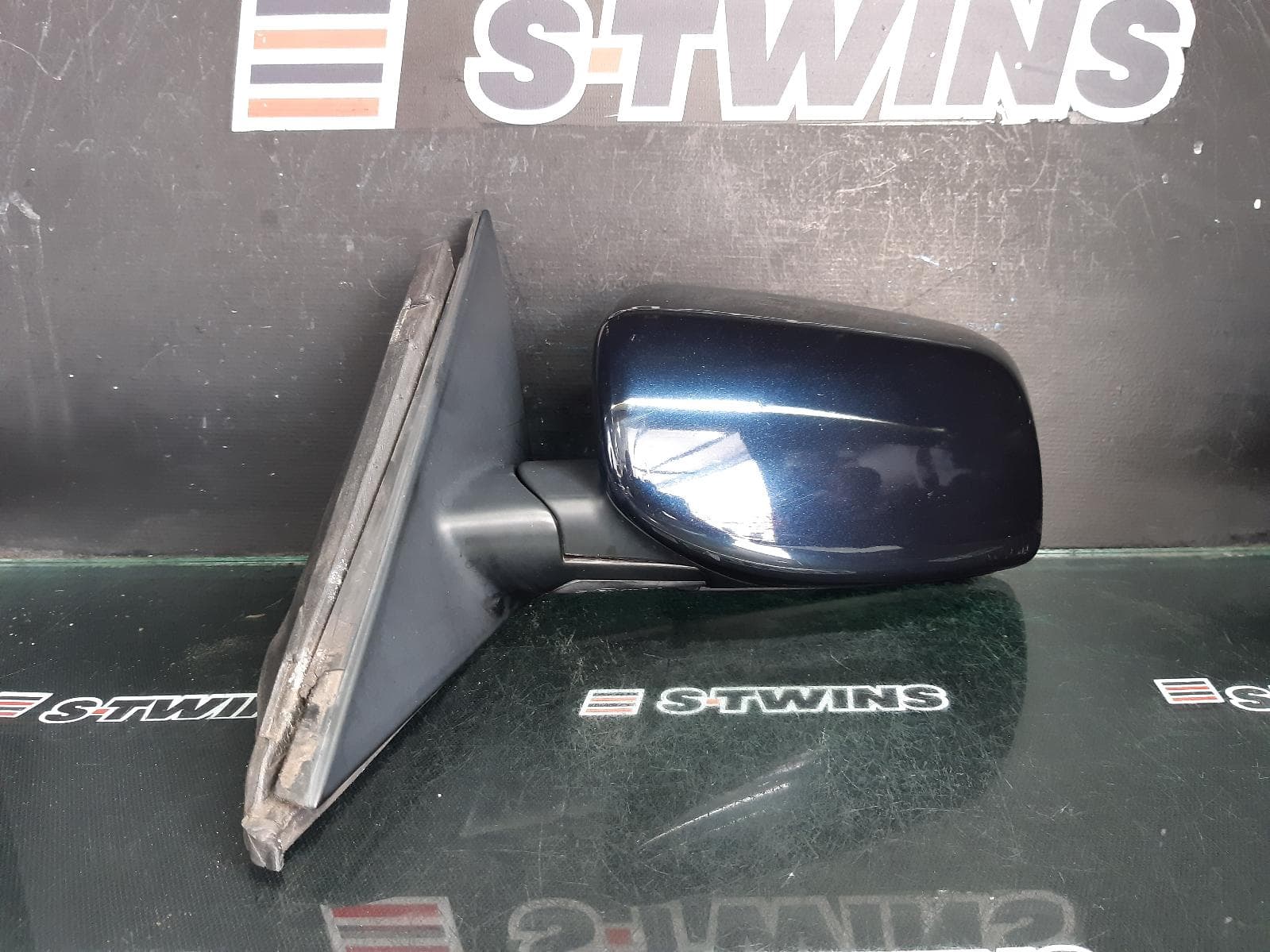 Used auto part listing image: 2006 BMW 5 SERIES LEFT DOOR MIRROR E60/E61, AUTO DIP, W/ LIGHT PACKAGE, NON MEMORY TYPE, 09/05-03/07 0000350287