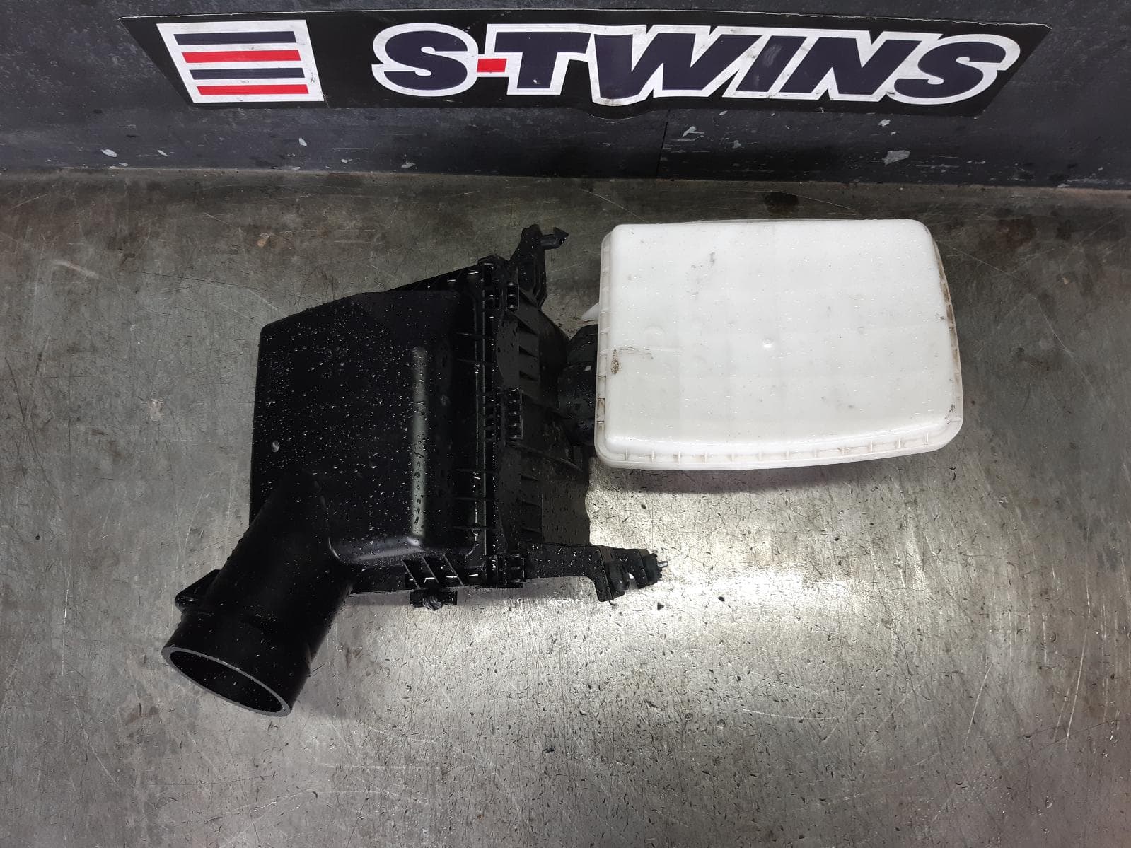 Used auto part listing image: 2021 SUBARU OUTBACK AIR CLEANER BOX AIR CLEANER, 7TH GEN, 2.5, PETROL, 12/20- 0000349065