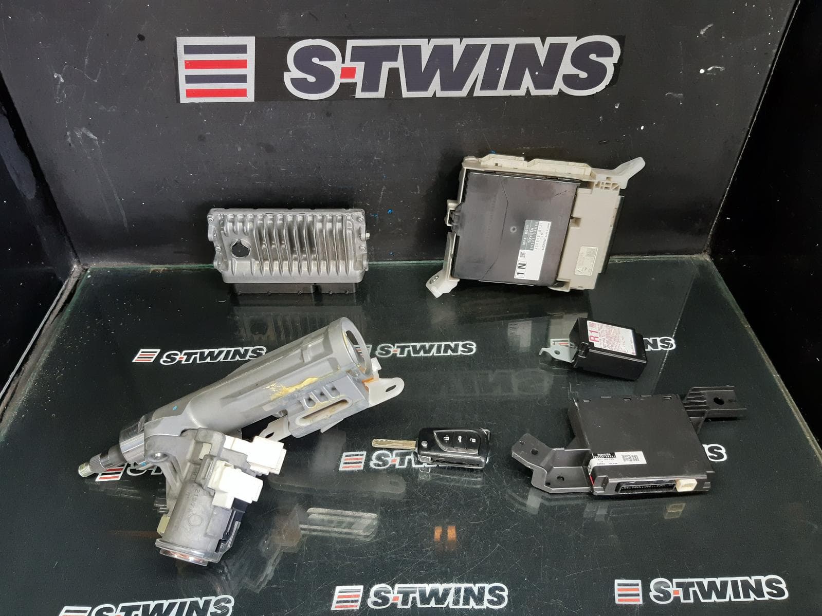 Used auto part listing image: 2016 TOYOTA CAMRY ENGINE ECU, ASV50, 2.5, 2AR-FE, SEC SET (ECU/IMM/READER/KEY), 11/11-10/17 0000349160