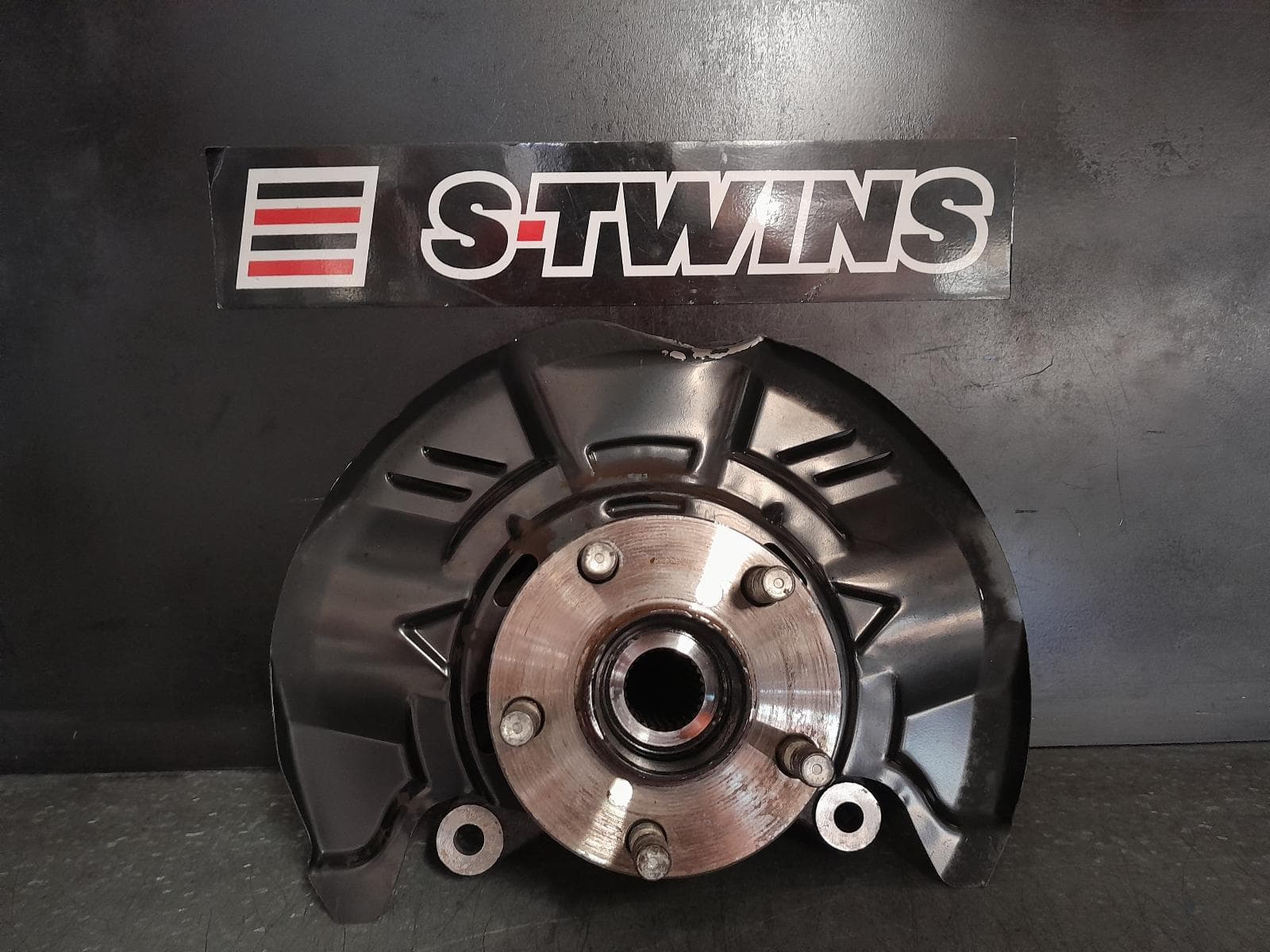 Used auto part listing image: 2014 SUBARU IMPREZA LEFT FRONT HUB ASSEMBLY G4, ABS TYPE, 08/13-08/17 0000366089