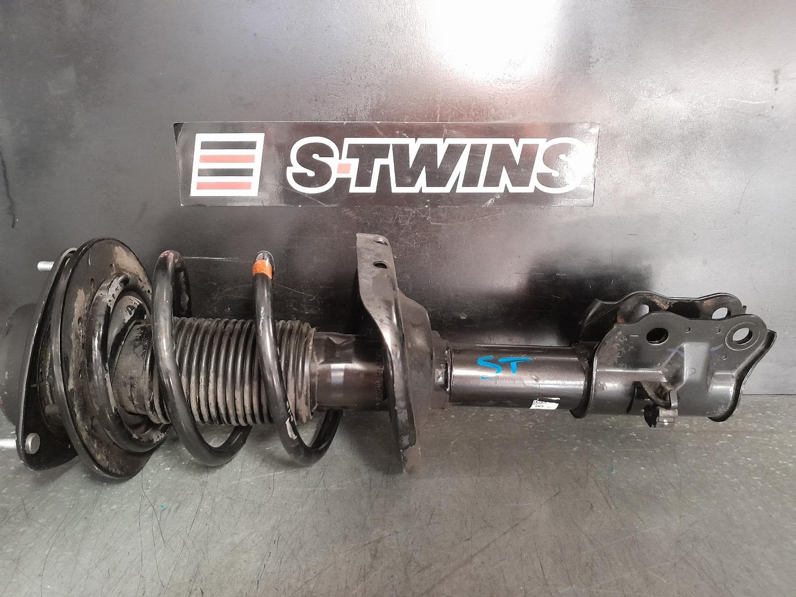 Used auto part listing image: 2014 SUBARU IMPREZA LEFT FRONT STRUT G4, 12/11-08/17 0000366090