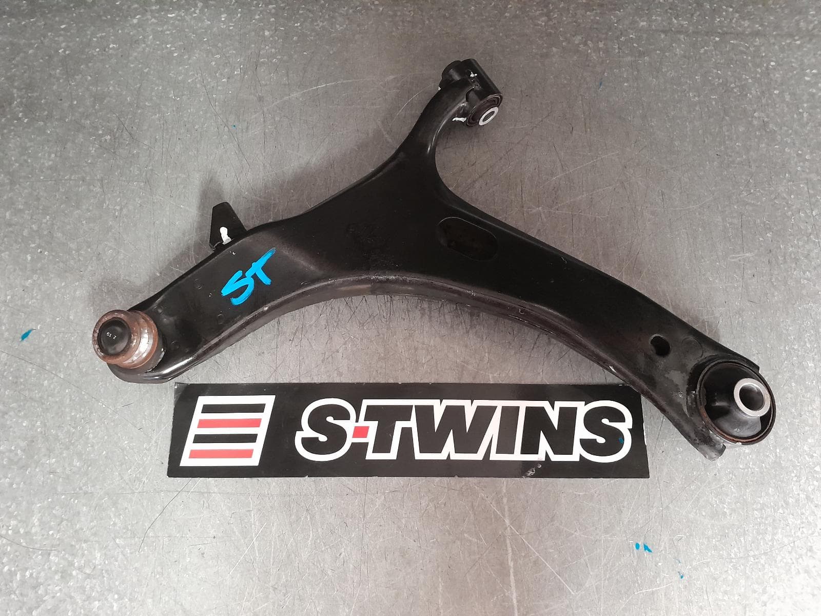 Used auto part listing image: 2014 SUBARU IMPREZA LEFT FRONT LOWER CONTROL ARM G4, 12/11-08/17 0000366091