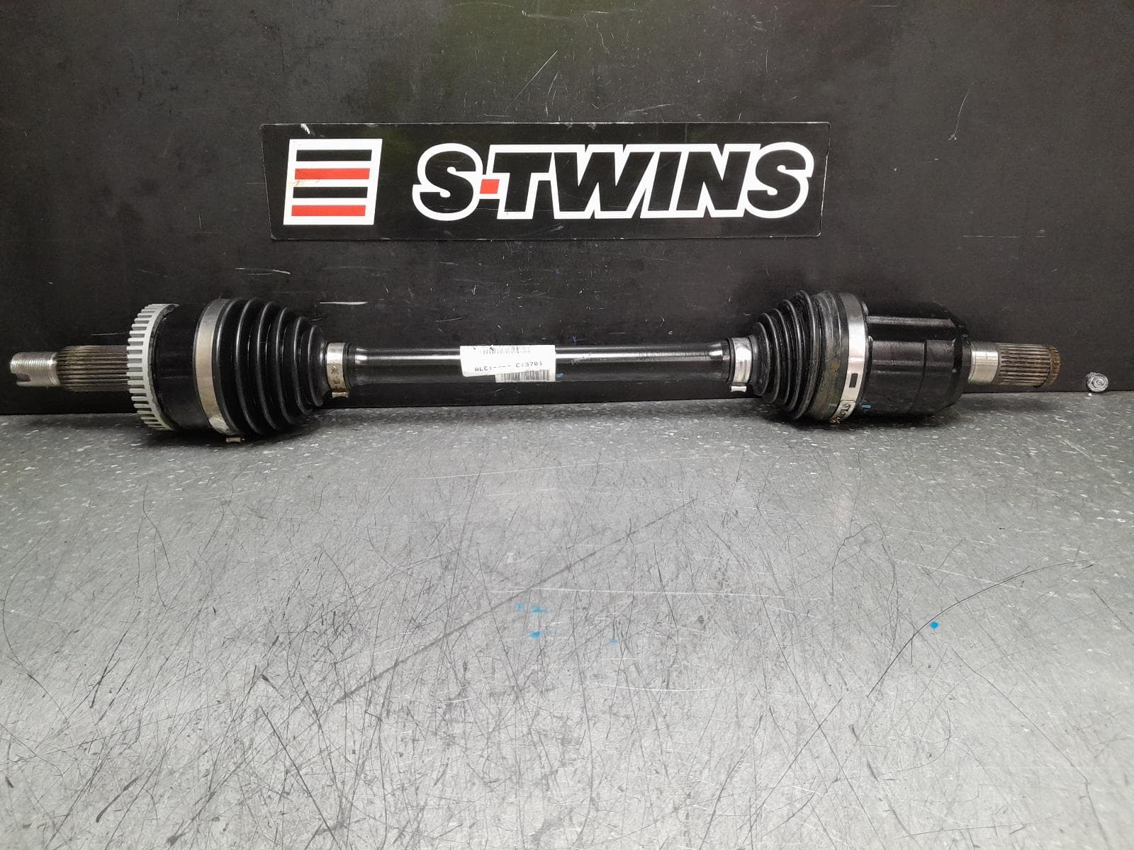 Used auto part listing image: 2018 KIA SPORTAGE LEFT DRIVESHAFT FRONT, PETROL, 2.4, QL, 10/15-08/21 0000363678