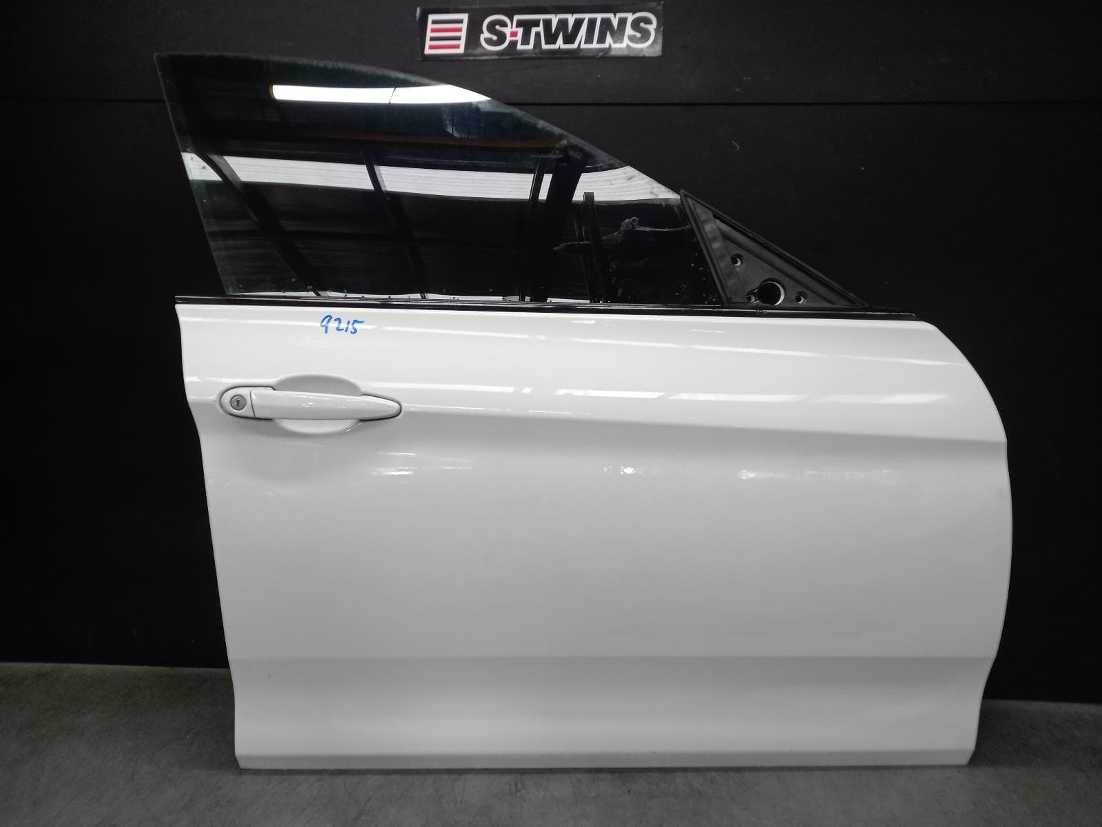 Used auto part listing image: 2016 BMW 3 SERIES RIGHT FRONT DOOR F34, HATCH, 03/13-11/20 0000363642
