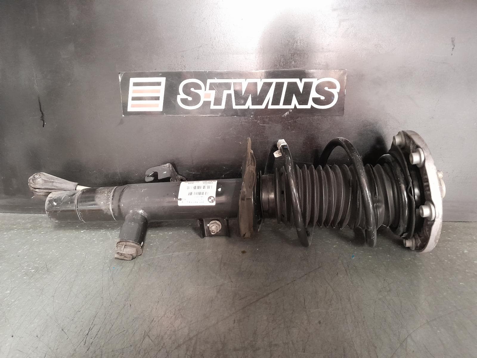 Used auto part listing image: 2016 BMW 3 SERIES LEFT FRONT STRUT F34, GRAN TURISMO, W/ ADAPTIVE TYPE, 06/13-12/19 0000365781