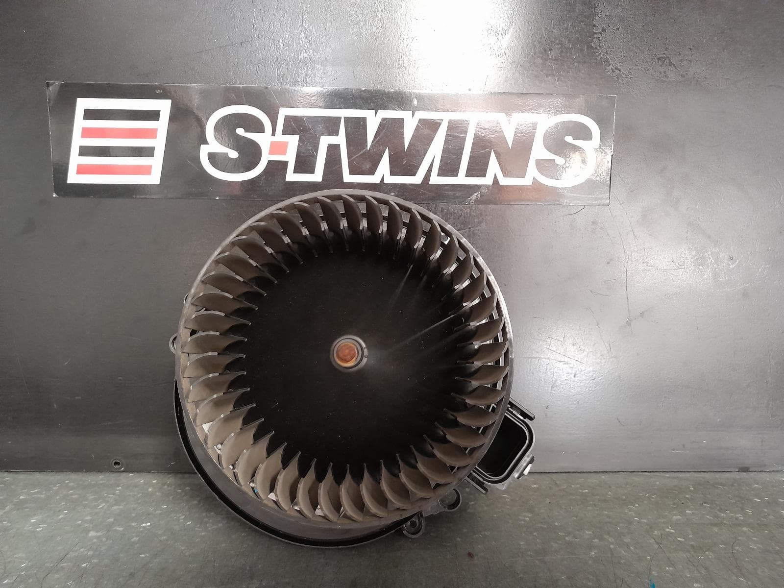 Used auto part listing image: 2016 BMW 3 SERIES HEATER FAN MOTOR F30/F31/F34/F80, 11/11-01/19 0000365785