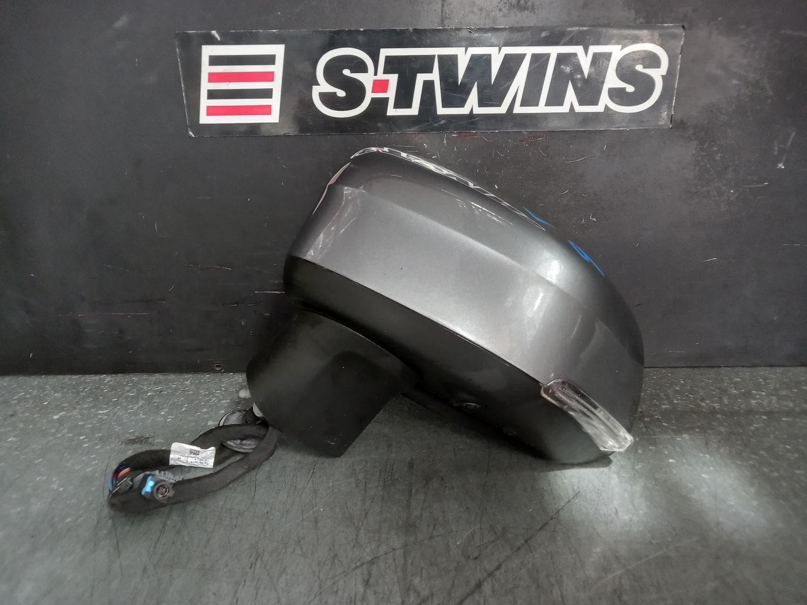 Used auto part listing image: 2019 VOLVO XC90 LEFT DOOR MIRROR Mk2, POWER FOLD, W/ BLIND SPOT & CAMERA TYPE, COLOUR CODED, 04/15- 0000364415