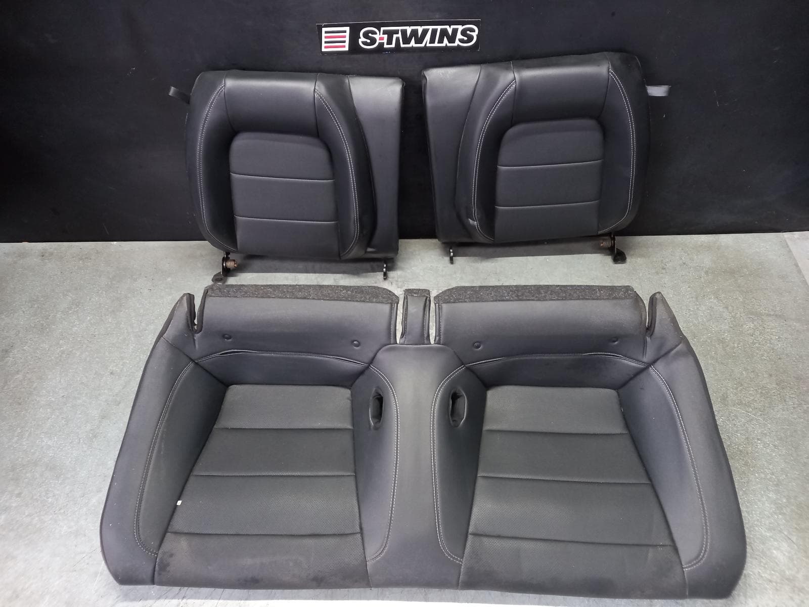 Used auto part listing image: 2022 FORD MUSTANG 2ND SEAT REAR SEAT COUPE, LEATHER, FM-FN, 08/15-04/23 0000351297