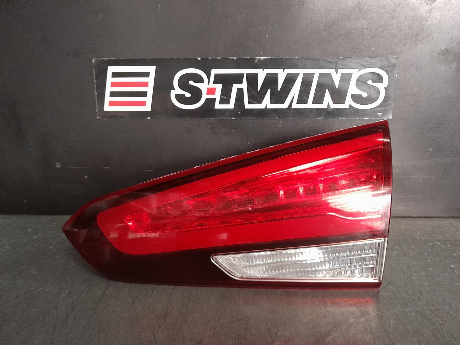 Used auto part listing image: 2016 KIA CERATO REAR GARNISH BOOTLID LAMP (RH SIDE), YD, SEDAN, LED TYPE, 03/16-05/18 0000350994