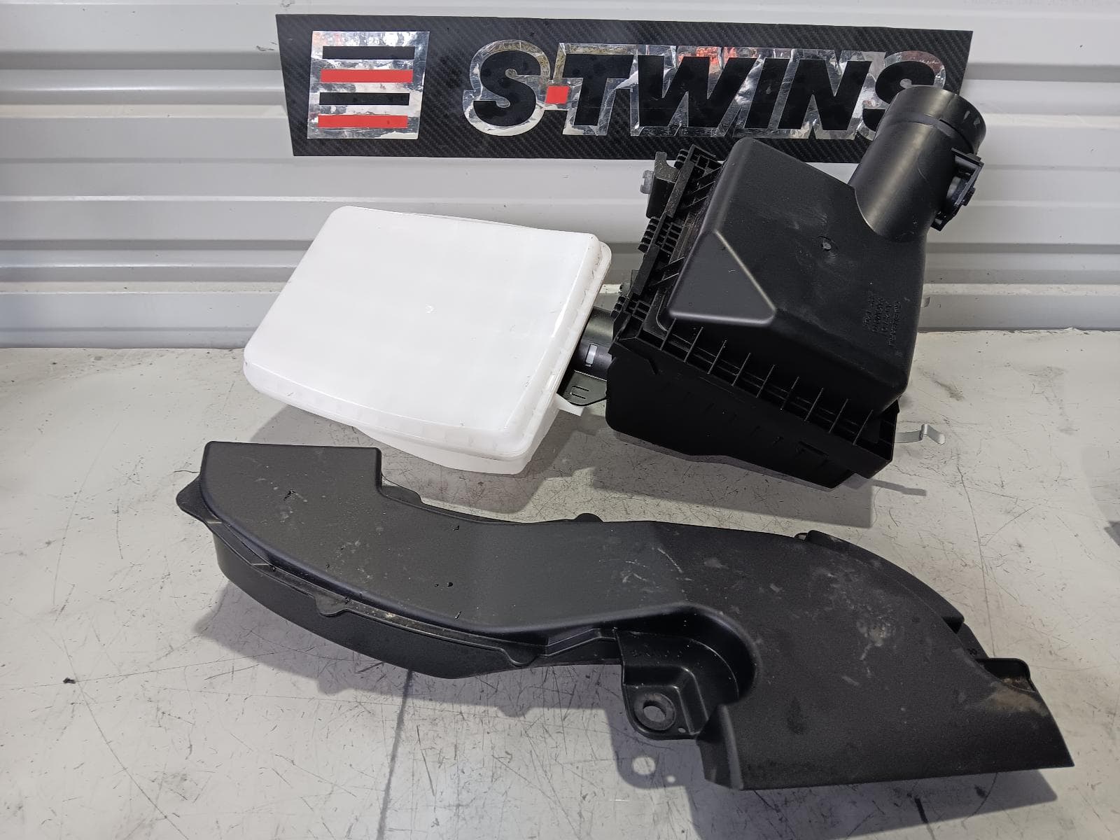 Used auto part listing image: 2024 SUBARU CROSSTREK AIR CLEANER BOX G6X, AIR CLEANER, PETROL, 2.0, FB20D, 10/22- 0000350945