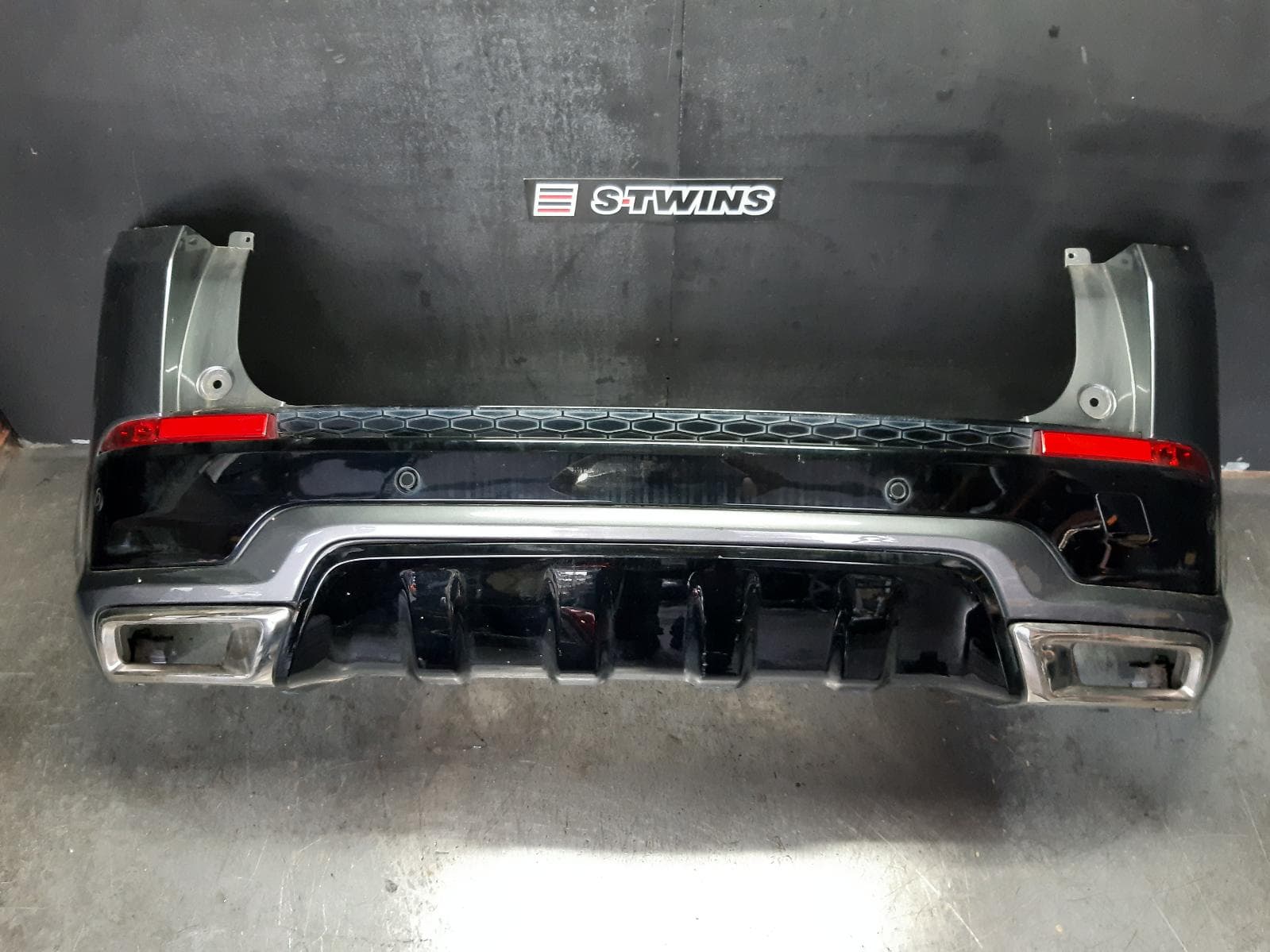 Used auto part listing image: 2017 LAND ROVER DISCOVERY SPORT REAR BUMPER BUMPER BAR (3 PIECE), NON R-DESIGN, 5 SEAT, L550, 01/15-06/19 0000352042