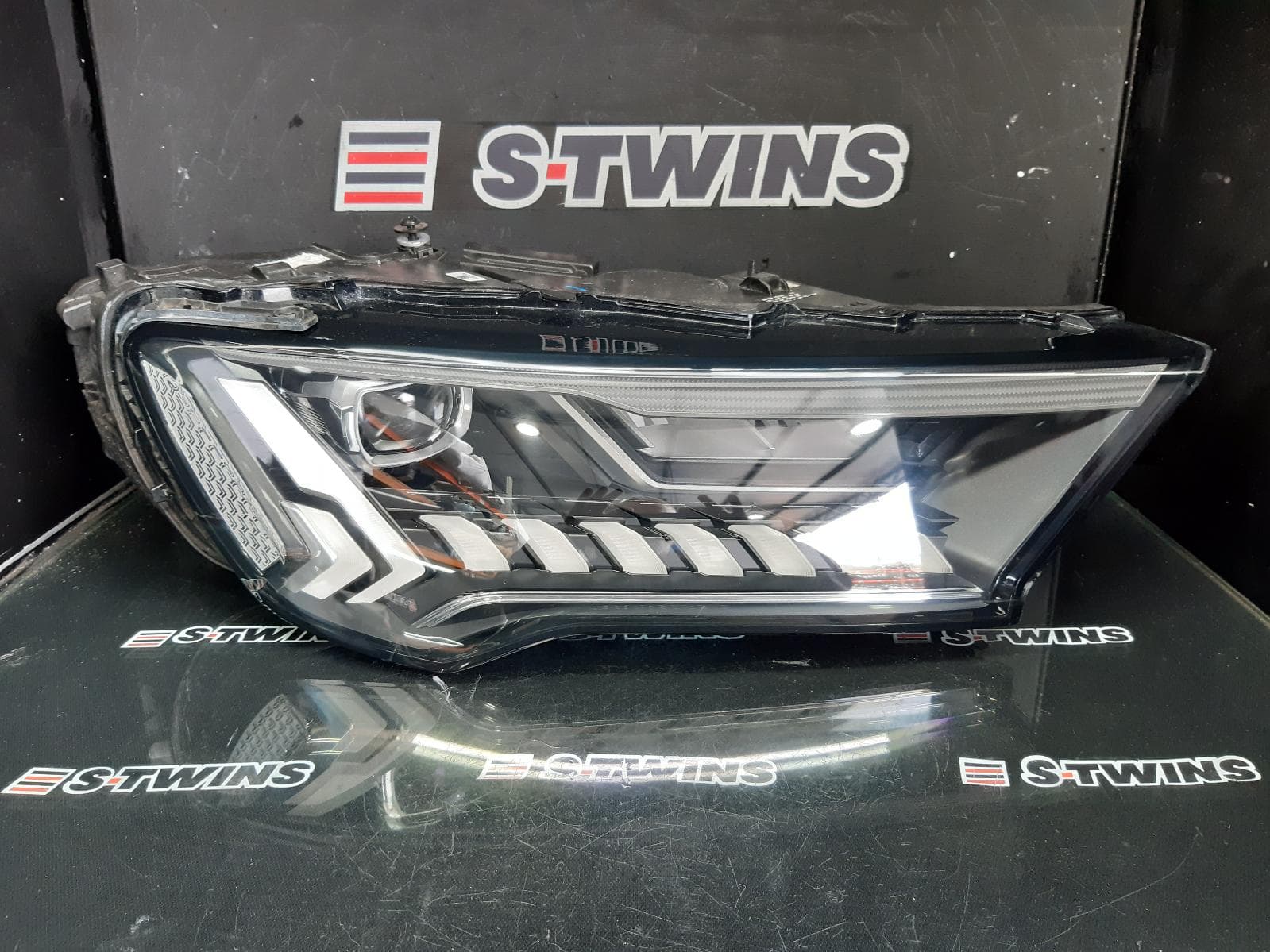 Used auto part listing image: 2021 AUDI Q7 RIGHT HEADLAMP 4M, W/ MATRIX LED TYPE, 04/20-12/23 0000351773