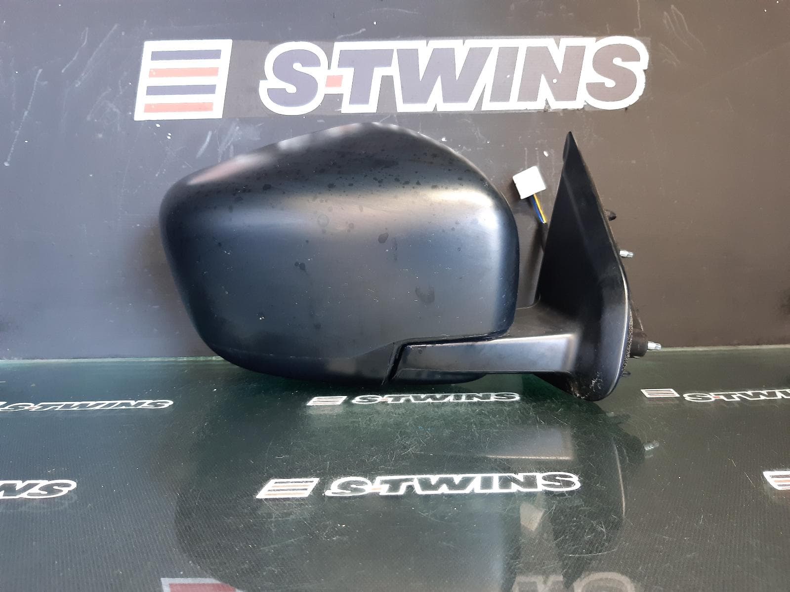 Used auto part listing image: 2021 NISSAN NAVARA RIGHT DOOR MIRROR NP300, MANUAL FOLD, BLACK TYPE, 12/20- 0000327804