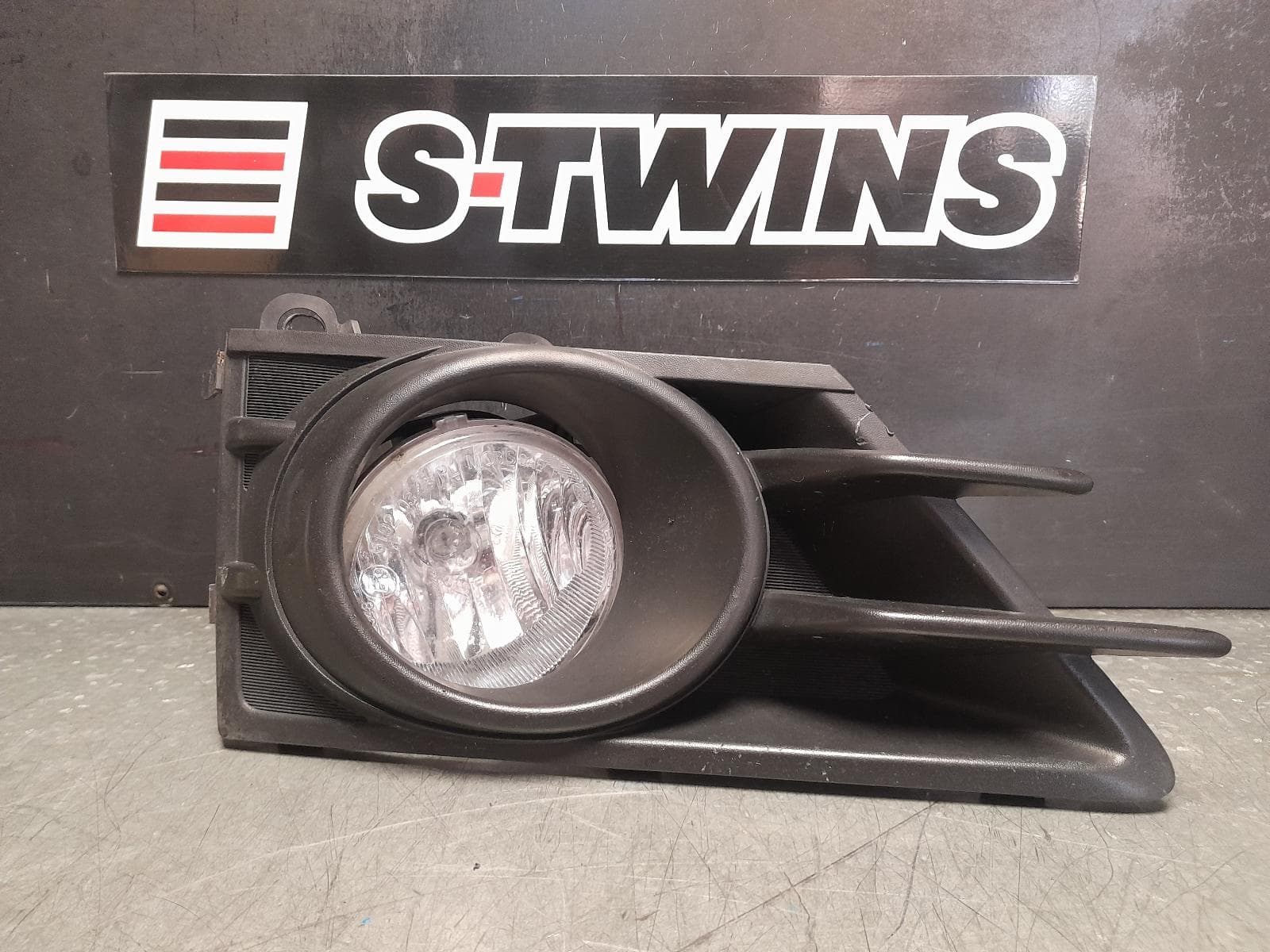 Used auto part listing image: 2016 SUBARU BRZ RIGHT INDICATOR FOG SIDE BUMPER FOGLAMP, Z1, 07/12-09/16 0000354130