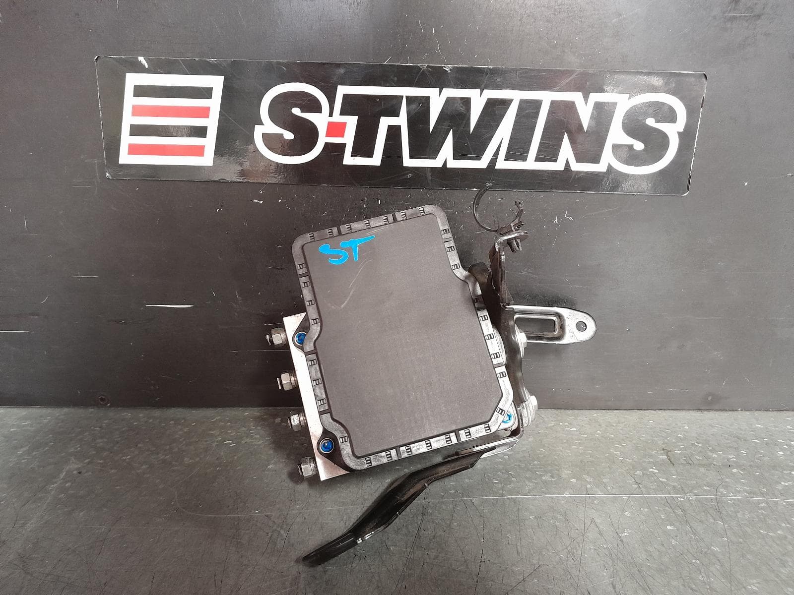 Used auto part listing image: 2015 HONDA HRV ABS PUMP MODULATOR RU5, P/N ON MODULE T8NQ53, 12/14-10/21 0000363165