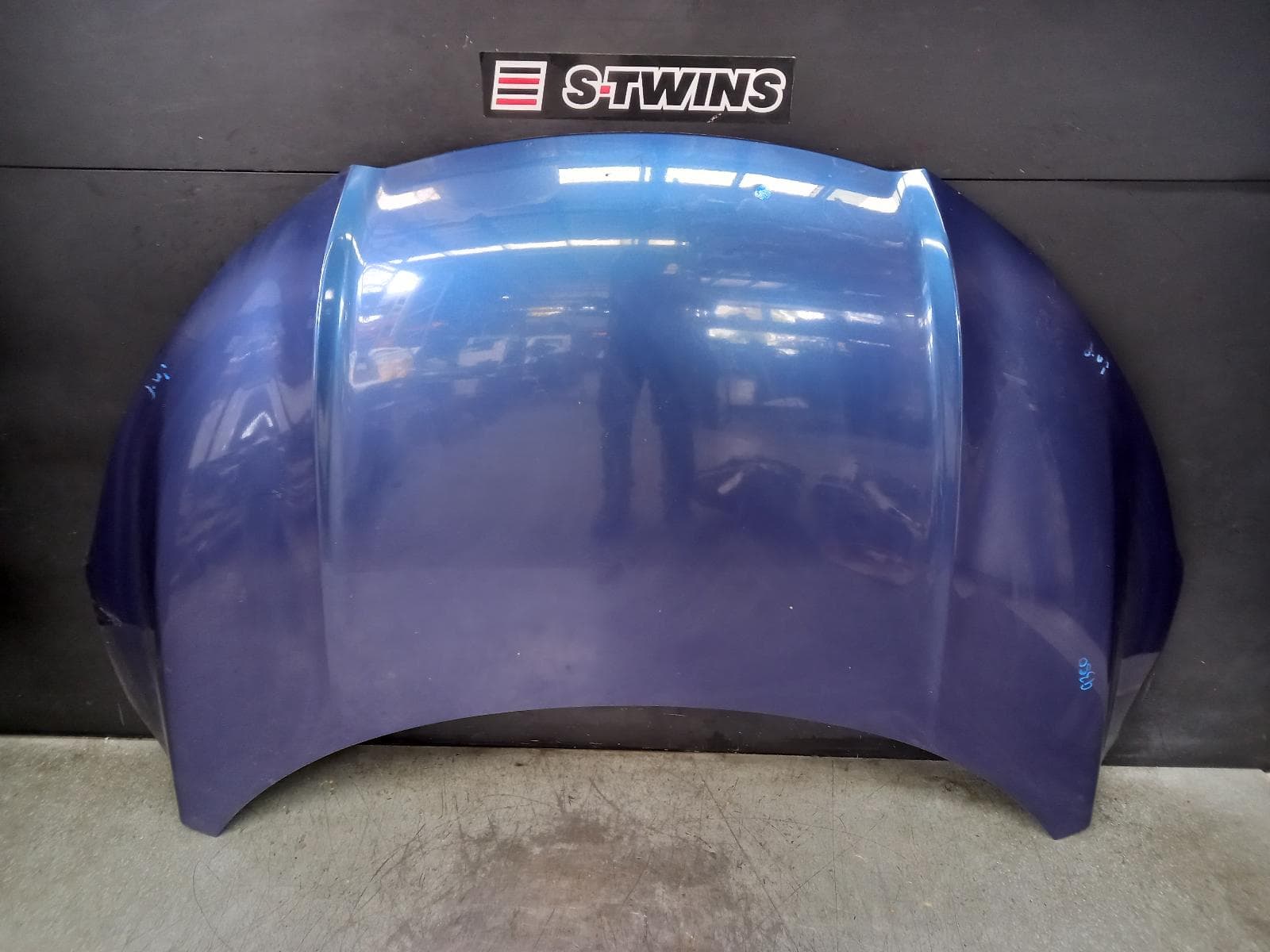 Used auto part listing image: 2015 HONDA HRV BONNET RU5, 12/14-10/21 0000362993