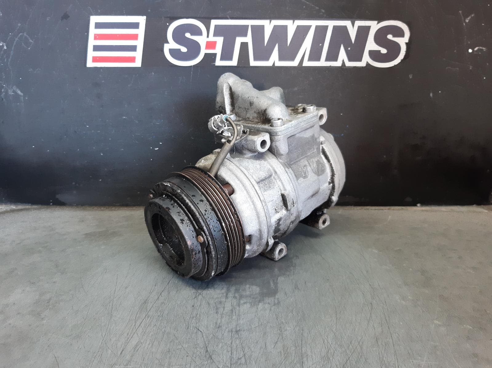 Used auto part listing image: 2001 TOYOTA HIACE A C COMPRESSOR LH/RZH10#, 2.4, 2RZ, PETROL, ND 10PA17C, 10/95-12/04 0000355993