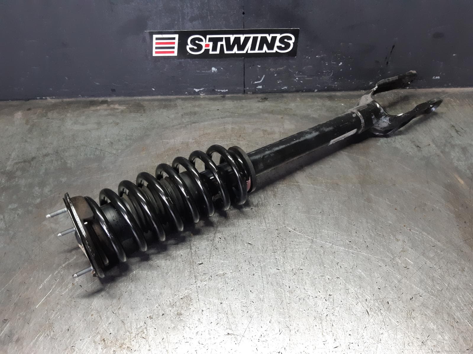 Used auto part listing image: 2014 JEEP GRANDCHEROKEE LEFT FRONT STRUT WK, STANDARD TYPE, 4WD, 10/10-09/16 0000364564