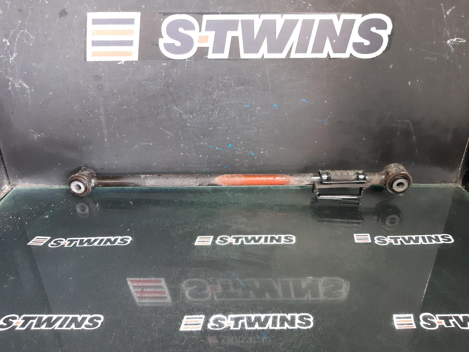 Used auto part listing image: 2014 JEEP GRANDCHEROKEE LEFT REAR TRAILING ARM LOWER REAR SECONDARY CONTROL ARM (TUBULAR STEEL), WK, 10/10-02/22 0000364741