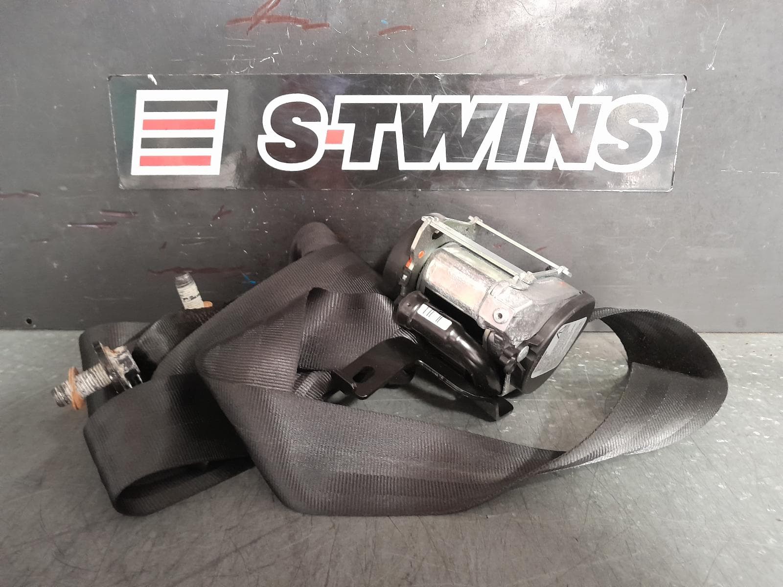 Used auto part listing image: 2017 HYUNDAI TUCSON SEAT BELT STALK LH REAR, SEAT BELT ONLY, W/ PRE-TENSIONER TYPE, TL (VIN TMAJ), 06/15-01/21 0000364152