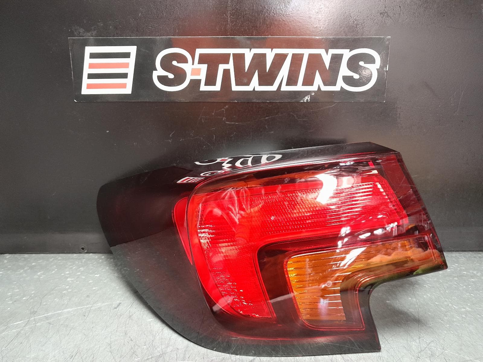 Used auto part listing image: 2017 HOLDEN ASTRA LEFT TAILLIGHT BK, 5DR HATCH, R/RS, NON LED TYPE, 09/16- 0000365215