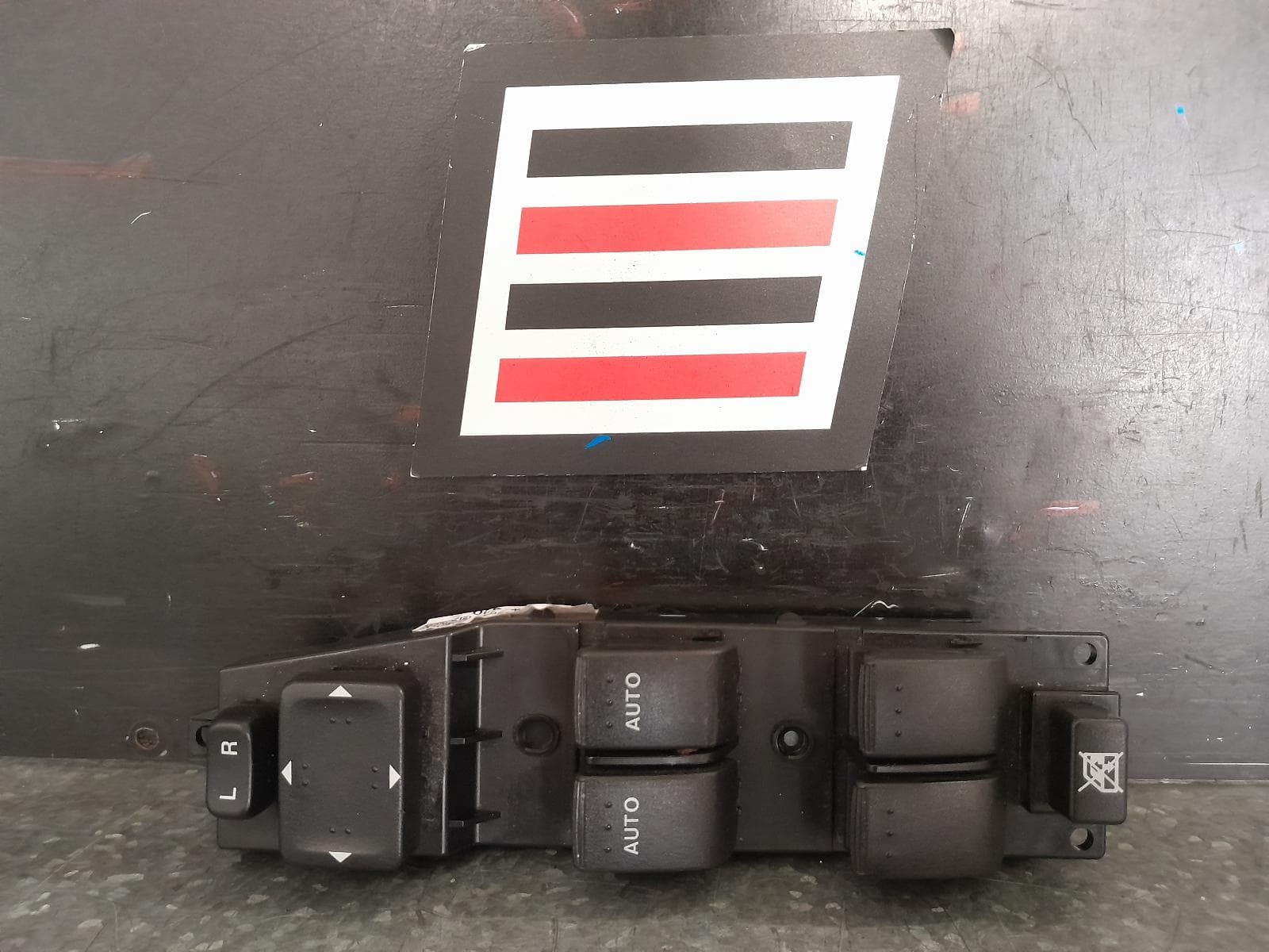Used auto part listing image: 2011 MAZDA CX9 PWR DR WIND SWITCH RH FRONT (MASTER SWITCH), TB, P/N TE7766350, (4 PIN MIRROR SWITCH PLUG), 12/07-12/15 0000367736