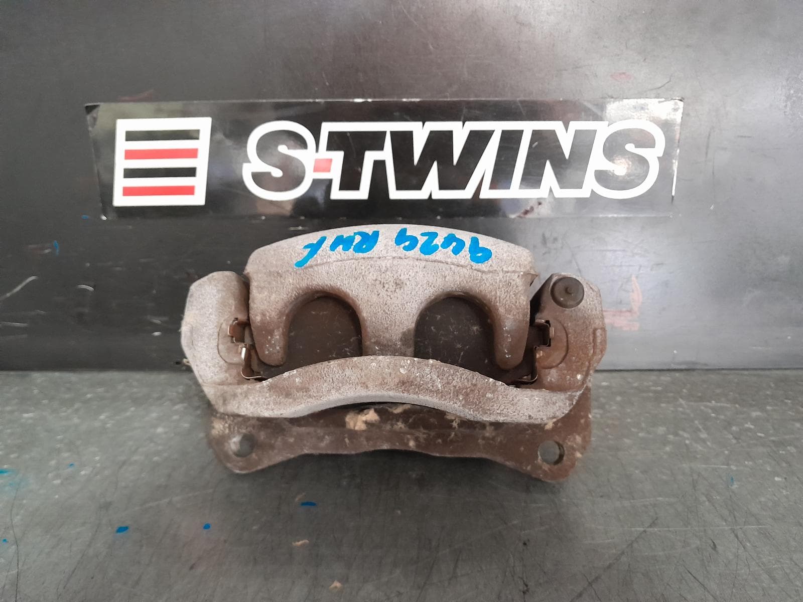 Used auto part listing image: 2011 MAZDA CX9 CALIPER RH FRONT, TB, 12/07-12/15 0000367747