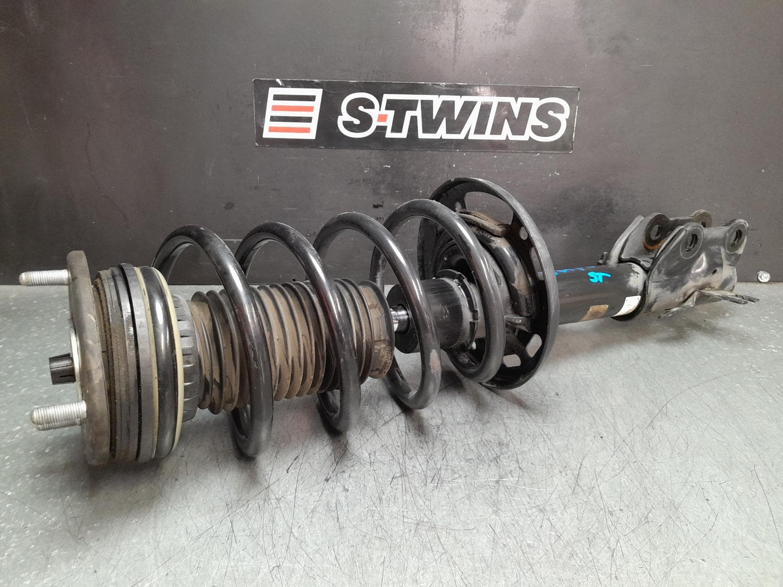 Used auto part listing image: 2017 MAZDA CX9 LEFT FRONT STRUT TC, 2.5, PETROL, FWD, 07/16-12/24 0000362381
