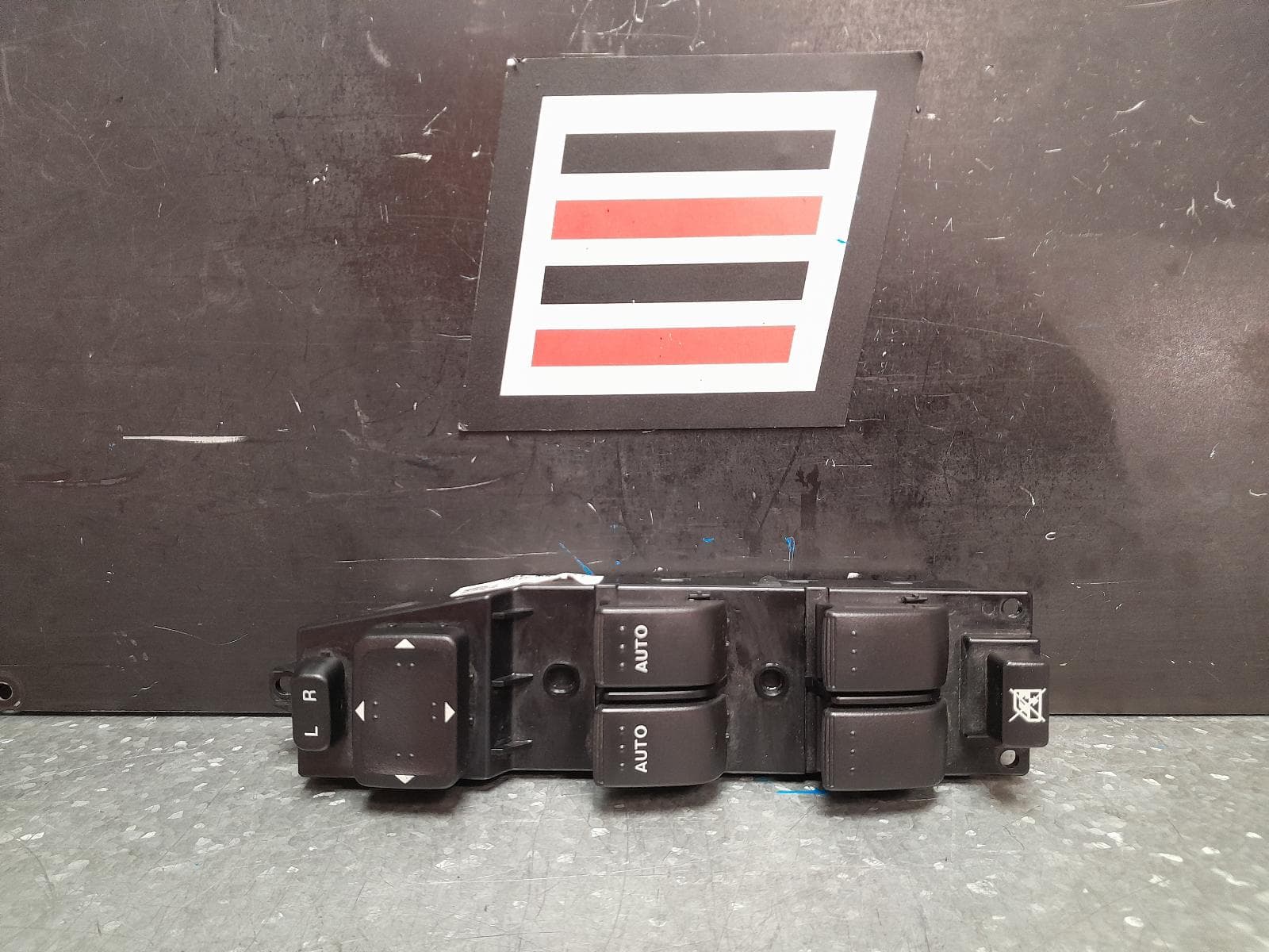 Used auto part listing image: 2013 MAZDA CX9 PWR DR WIND SWITCH RH FRONT (MASTER SWITCH), TB, P/N TD8466350, (8 PIN MIRROR SWITCH PLUG), 12/07-12/15 0000363232