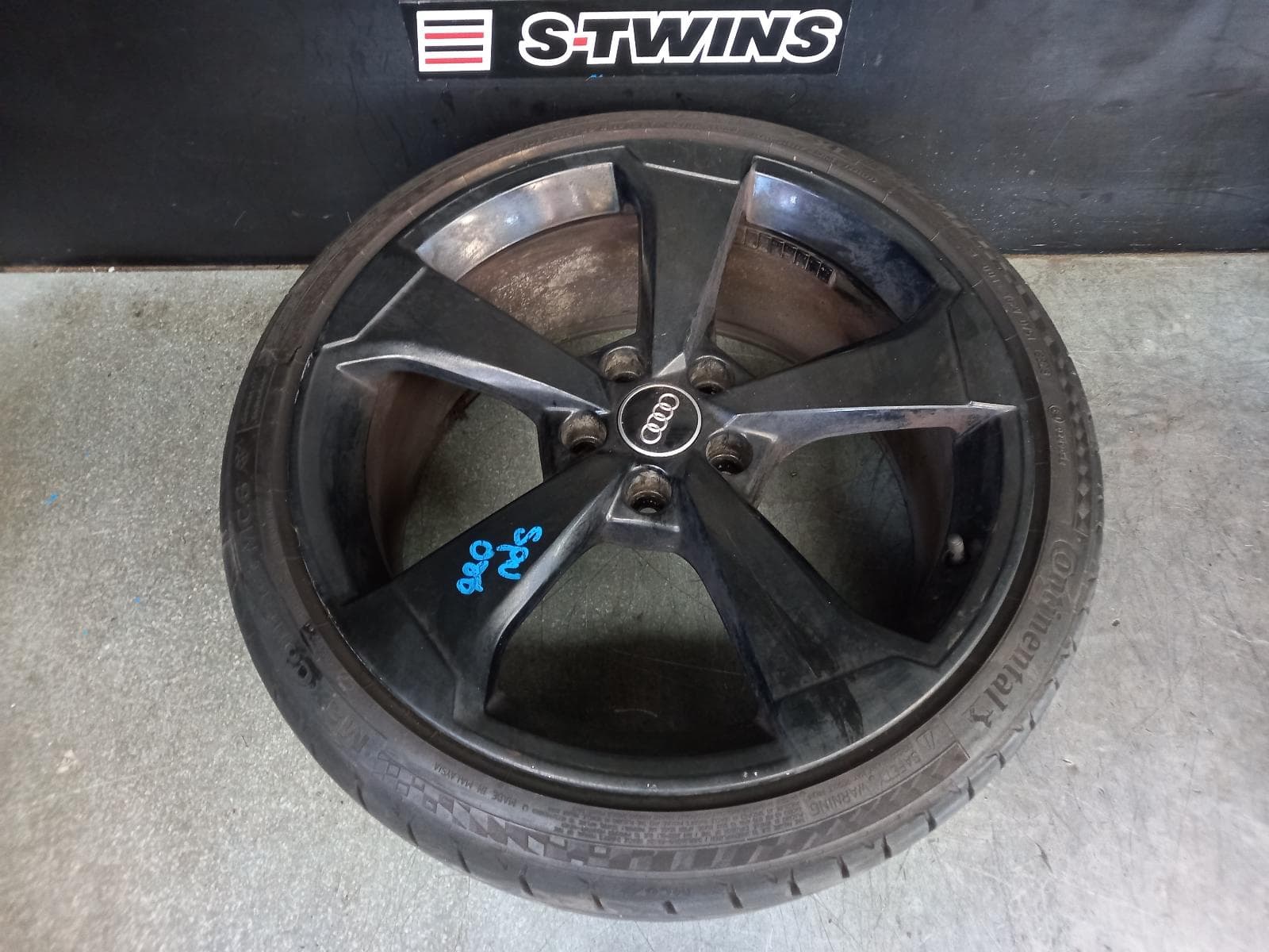 Used auto part listing image: 2016 AUDI A3 WHEEL MAG FACTORY, 19X8.0IN, MATT TITANIUM FINISH, 8V (RS3), 10/15-10/20 0000366667