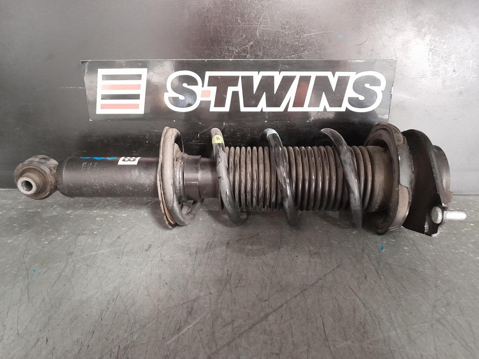 Used auto part listing image: 2017 SUBARU WRX RIGHT FRONT STRUT V1, MANUAL T/M, STi, 03/14-10/21 0000365882