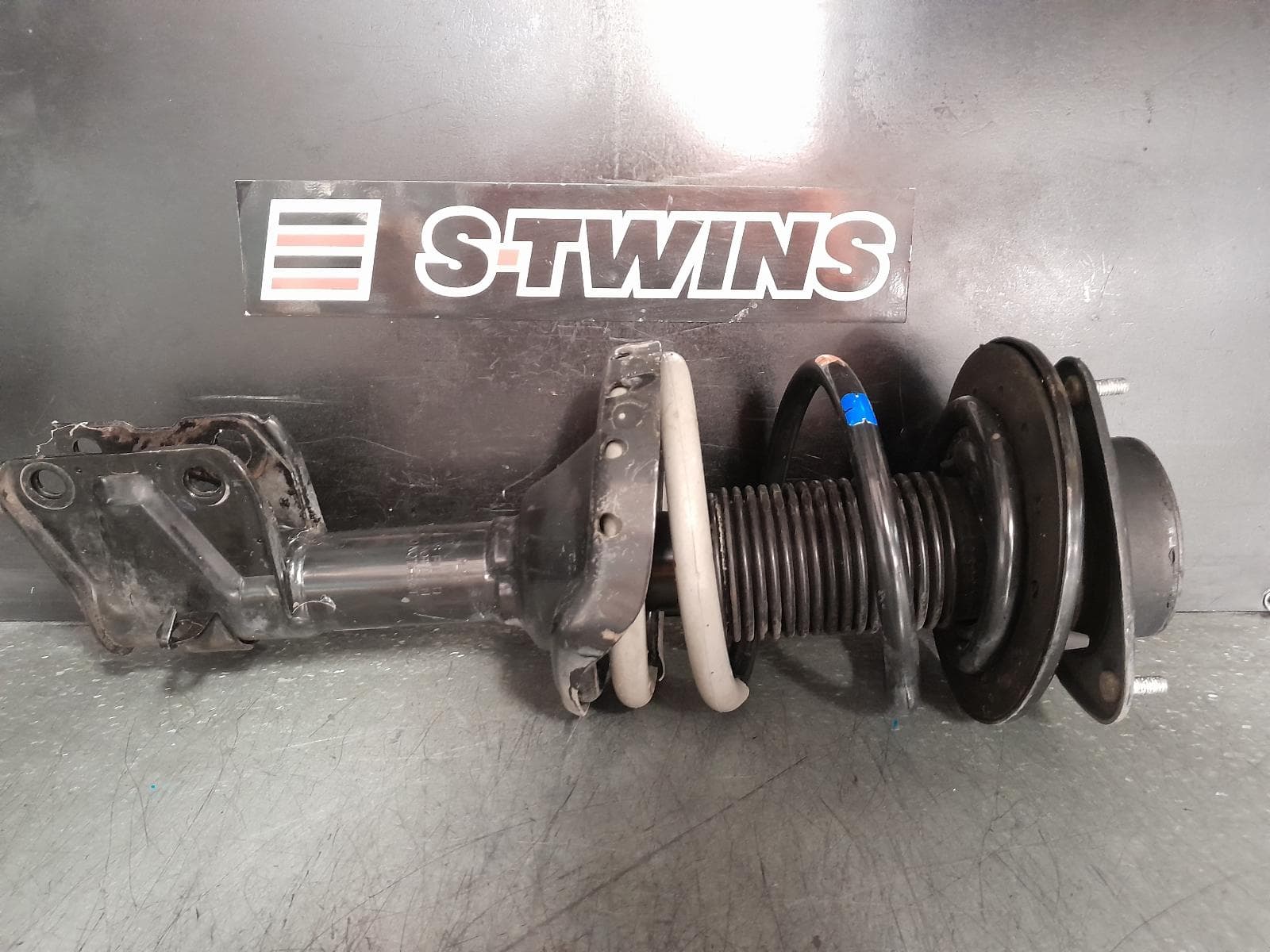 Used auto part listing image: 2017 SUBARU WRX RIGHT REAR STRUT V1, MANUAL T/M, STi, 03/14-10/21 0000365887