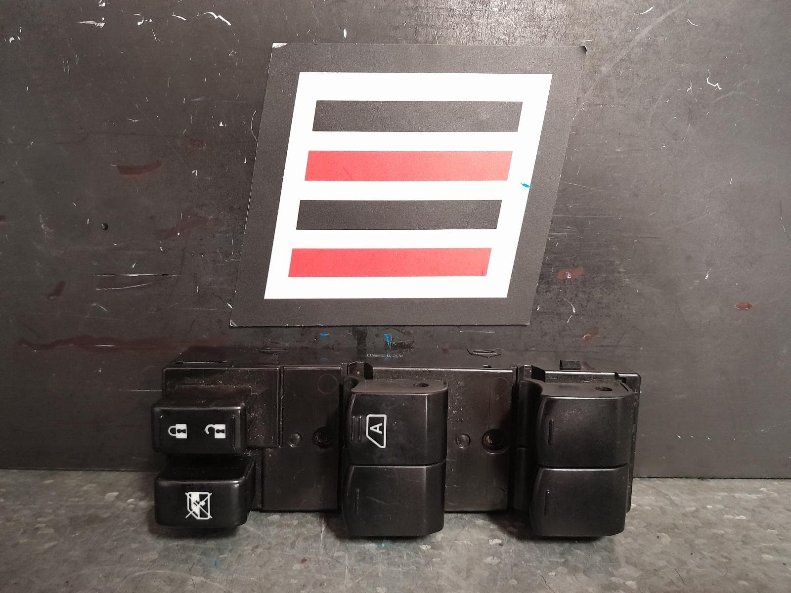 Used auto part listing image: 2012 SUBARU XV PWR DR WIND SWITCH RH FRONT (MASTER SWITCH), G4X, W/O CHROME LINES ON BUTTON TYPE, M02, 08/11-03/15 0000364031