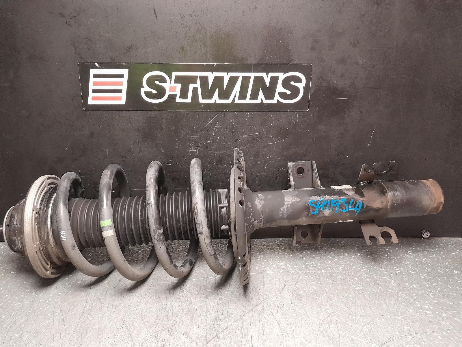 Used auto part listing image: 2016 VOLKSWAGEN TRANSPORTER LEFT FRONT STRUT T6, 2.0, DIESEL, 07/15- 0000363514