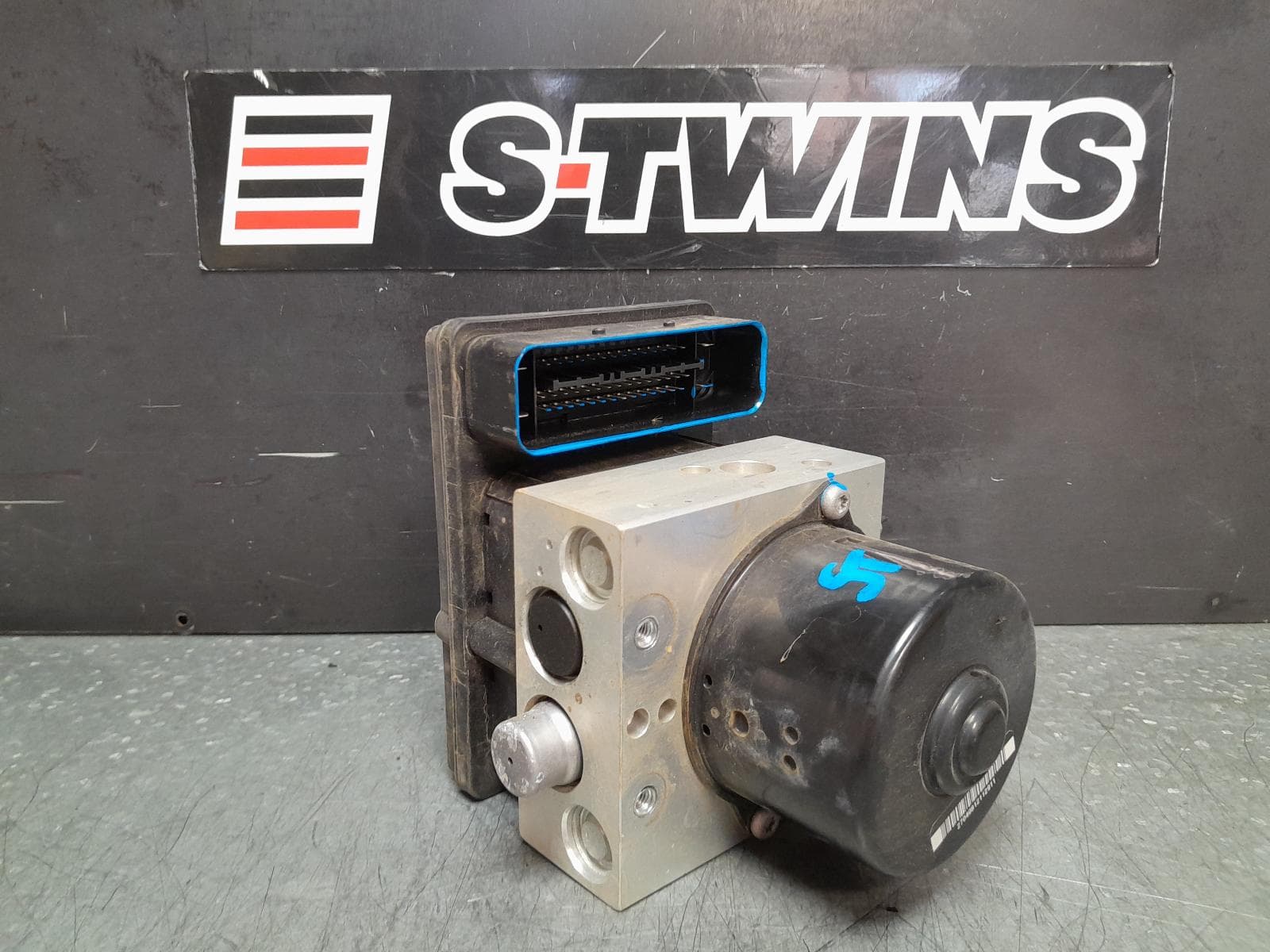 Used auto part listing image: 2011 NISSAN NAVARA ABS PUMP MODULATOR D40, P/N 47660-EB70A, 09/05-08/15 0000362612