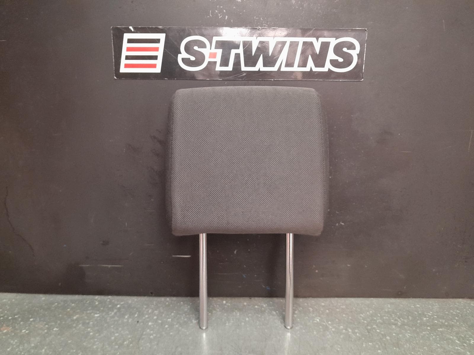 Used auto part listing image: 2011 NISSAN NAVARA HEADREST D40, LH REAR, CLOTH, NON TILT ADJUSTABLE TYPE, DUAL CAB, 09/05-08/15 0000362653