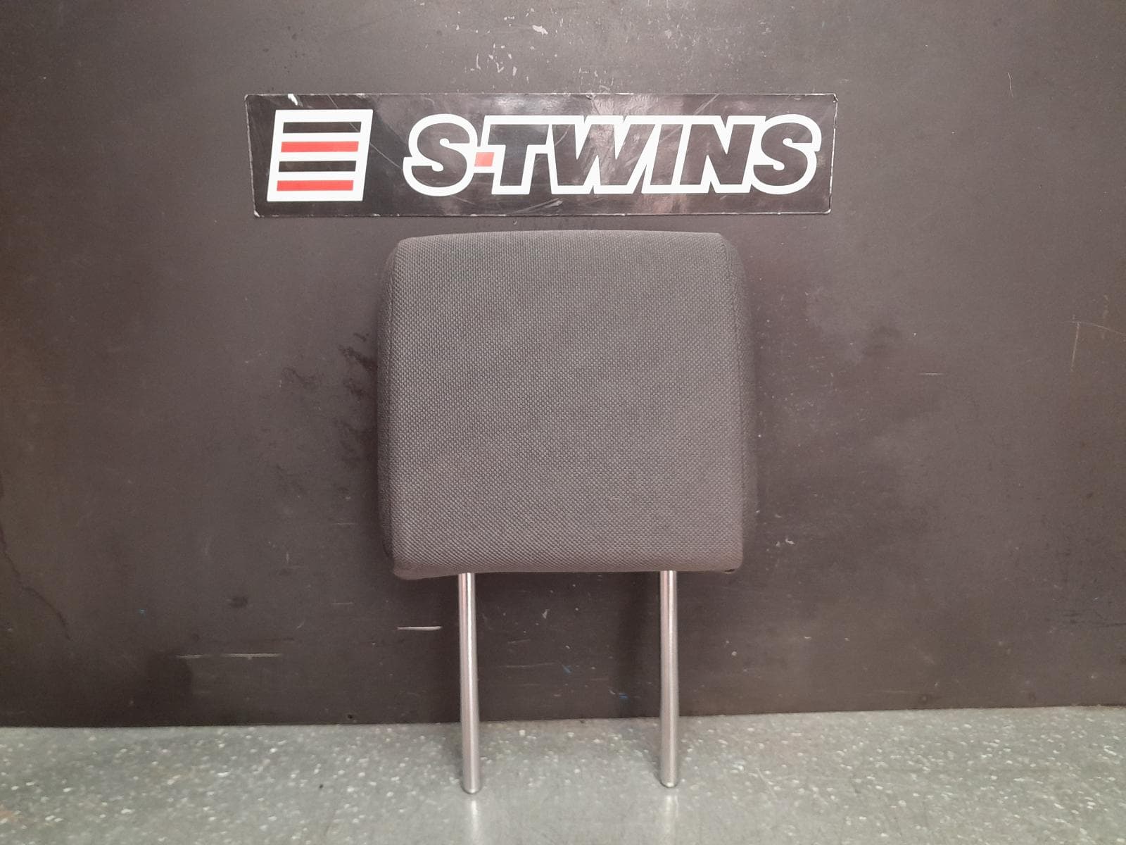 Used auto part listing image: 2011 NISSAN NAVARA HEADREST D40, RH REAR, CLOTH, NON TILT ADJUSTABLE TYPE, DUAL CAB, 09/05-08/15 0000362654