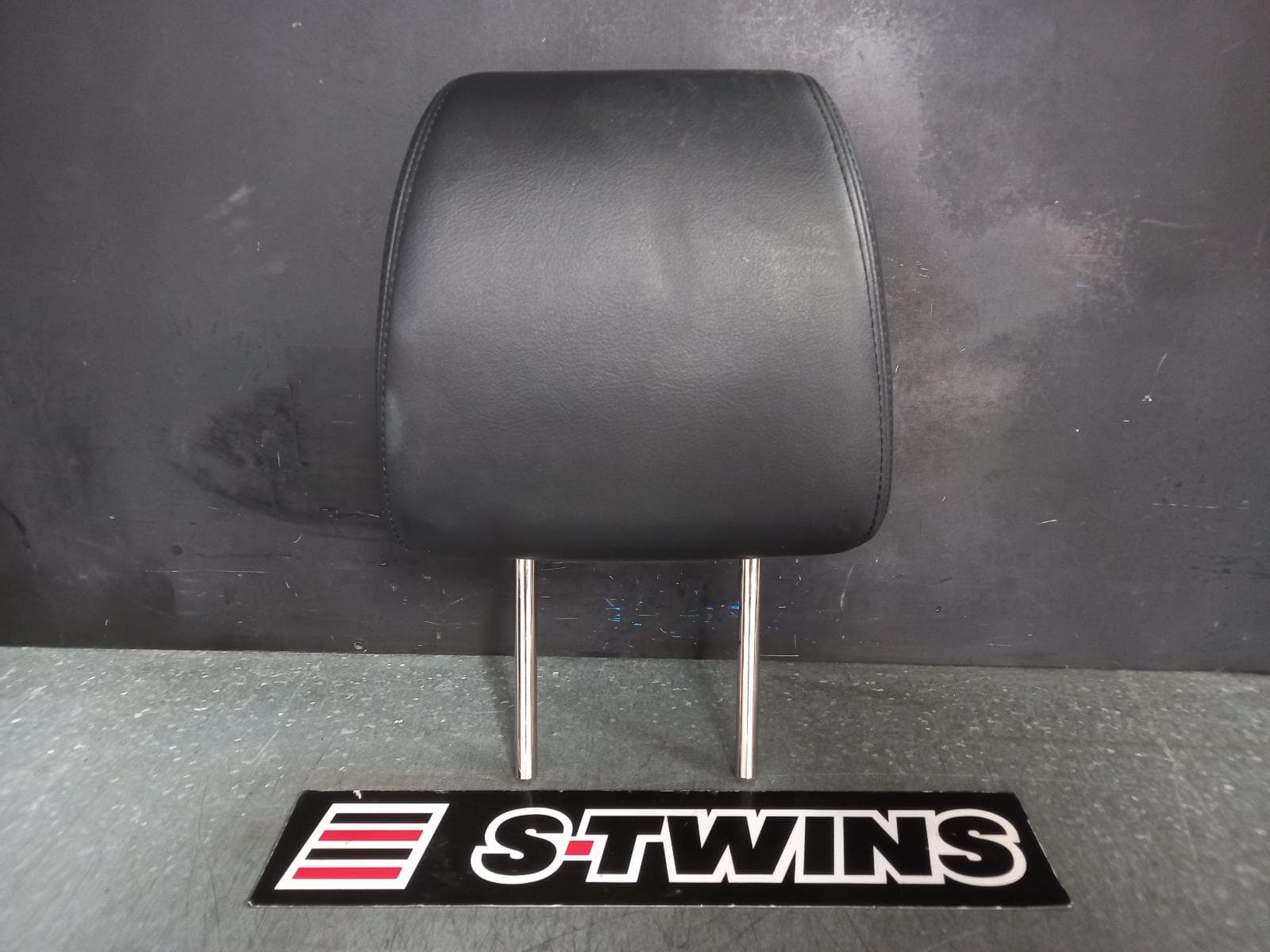 Used auto part listing image: 2013 MAZDA CX9 HEADREST RH REAR 2ND ROW, LEATHER, TB, 12/07-12/15 0000364794