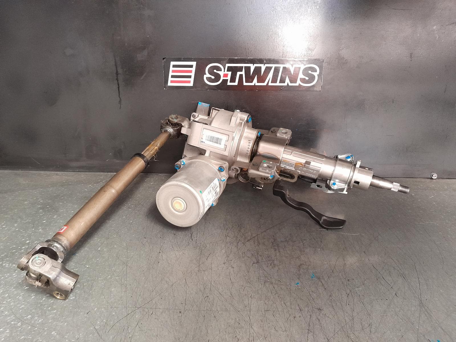 Used auto part listing image: 2014 HYUNDAI SANTA FE STEERING COLUMN DM, START BUTTON TYPE, 06/12-05/15 0000367395