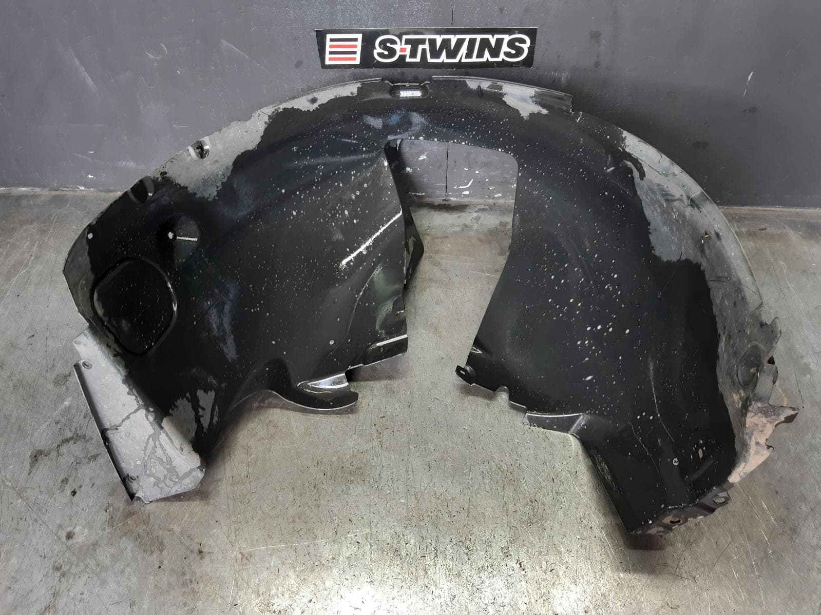 Used auto part listing image: 2018 VOLKSWAGEN TRANSPORTER LEFT GUARD LINER T6, 07/15-08/24 0000366779