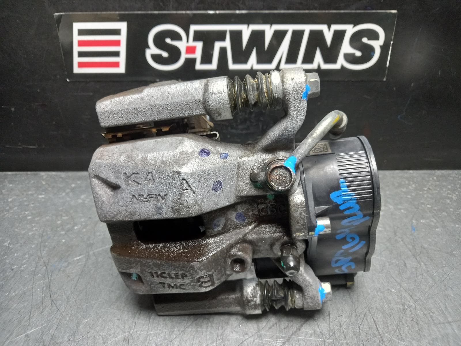 Used auto part listing image: 2022 HONDA CRV CALIPER RH REAR, RW, 05/17-08/23 0000367422
