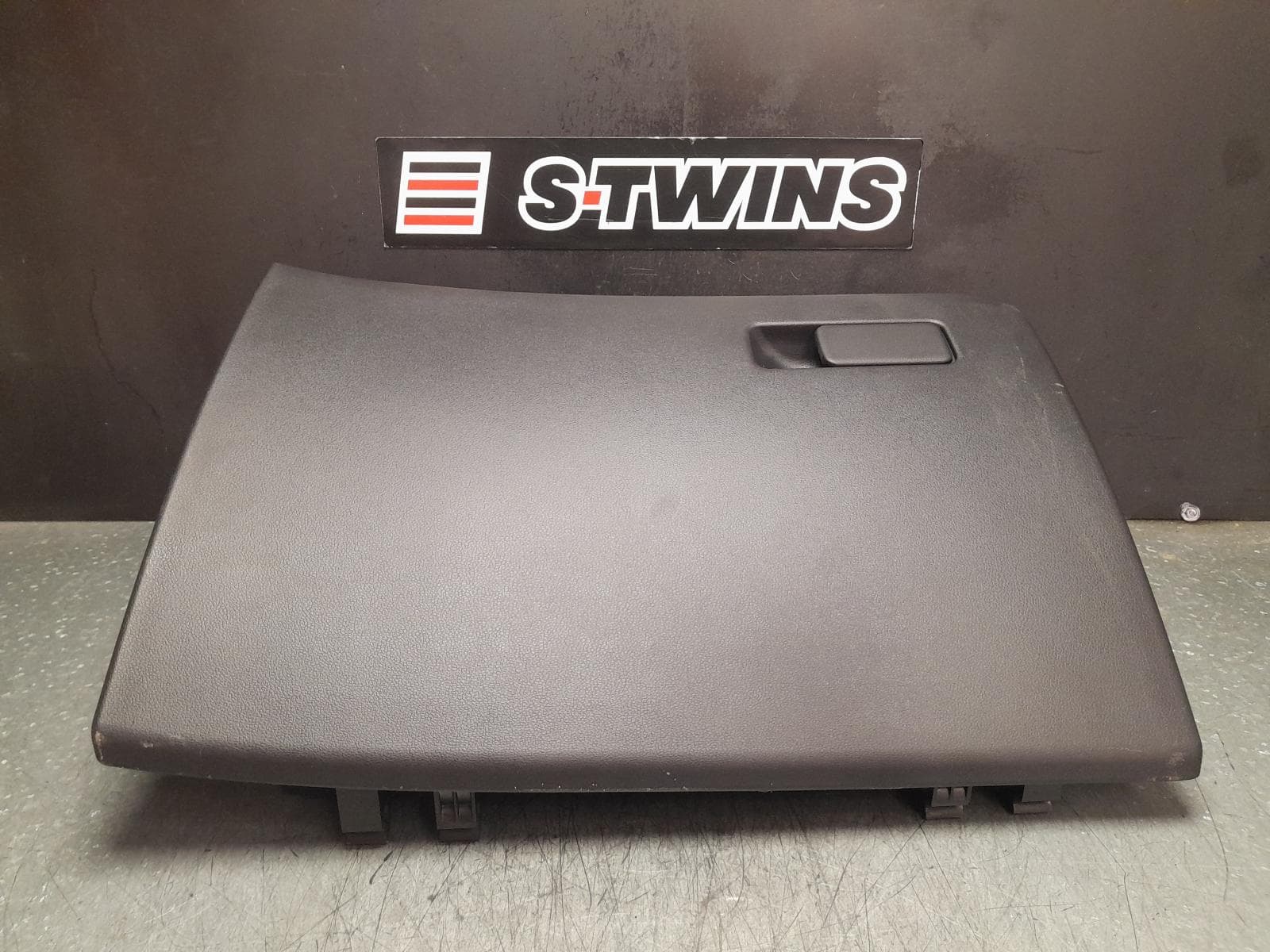 Used auto part listing image: 2023 HYUNDAI TUCSON GLOVE BOX NX4, 02/21- 0000359678
