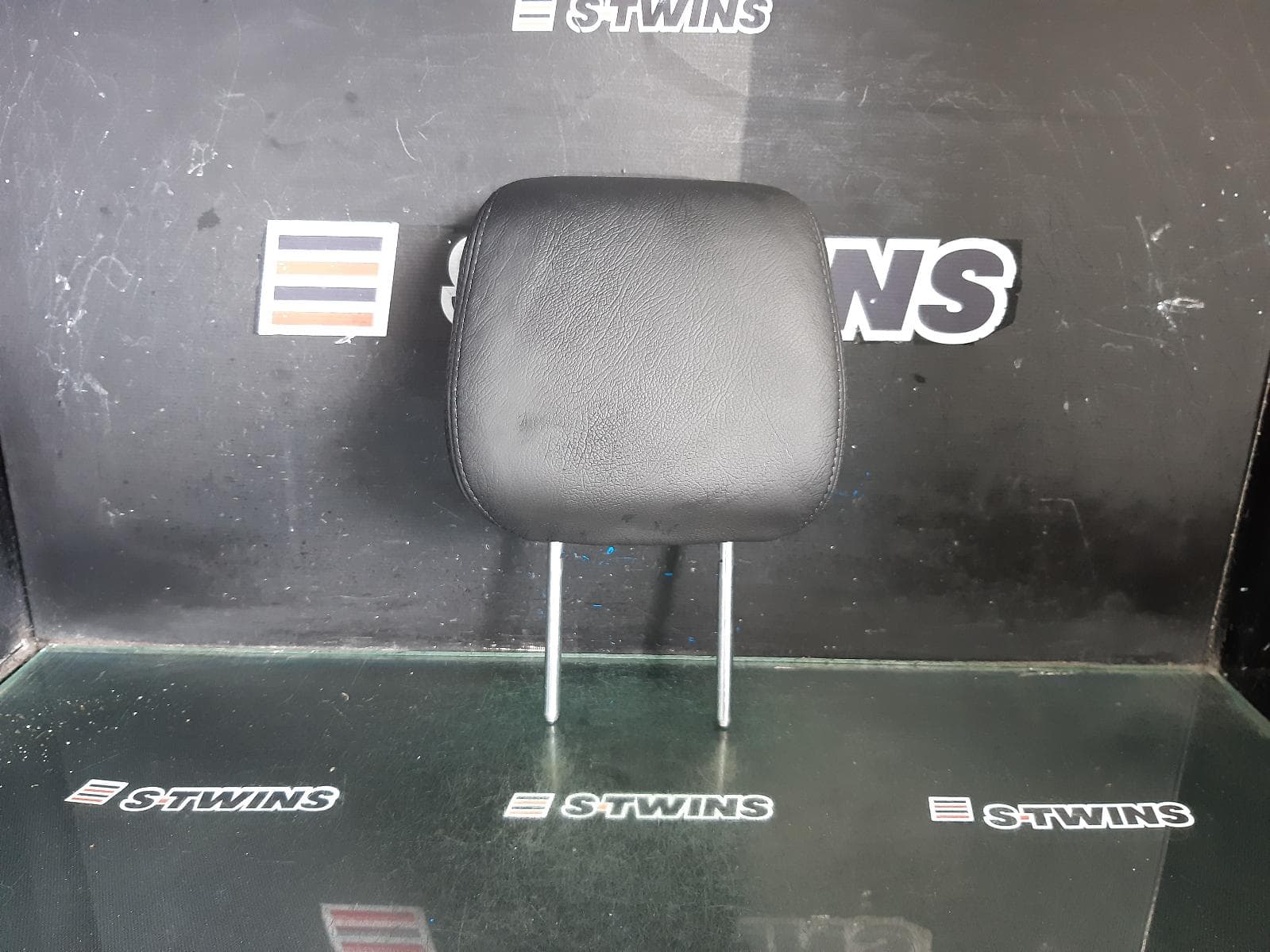 Used auto part listing image: 2017 FORD RANGER HEADREST CENTRE REAR, LEATHER, BLACK, PX, 06/15-04/22 0000366038
