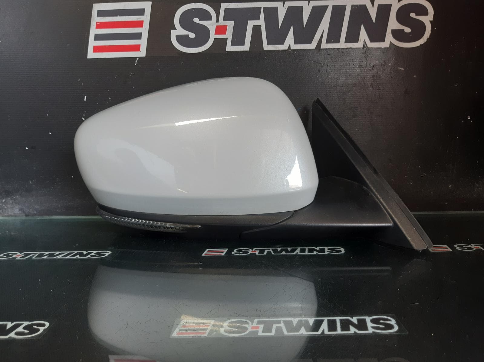 Used auto part listing image: 2022 RENAULT KALEOS RIGHT DOOR MIRROR XZG, NON BLINDSPOT TYPE, AUTO DIM, AUTO FOLD, POWER TYPE, 10/20- 0000227311